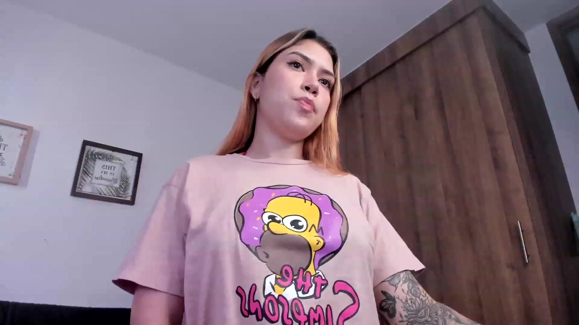 Gallery image thumbnail from angel_sweet9's myfreecams stream on, 01/03/2024, 13:16 image 9 of 20