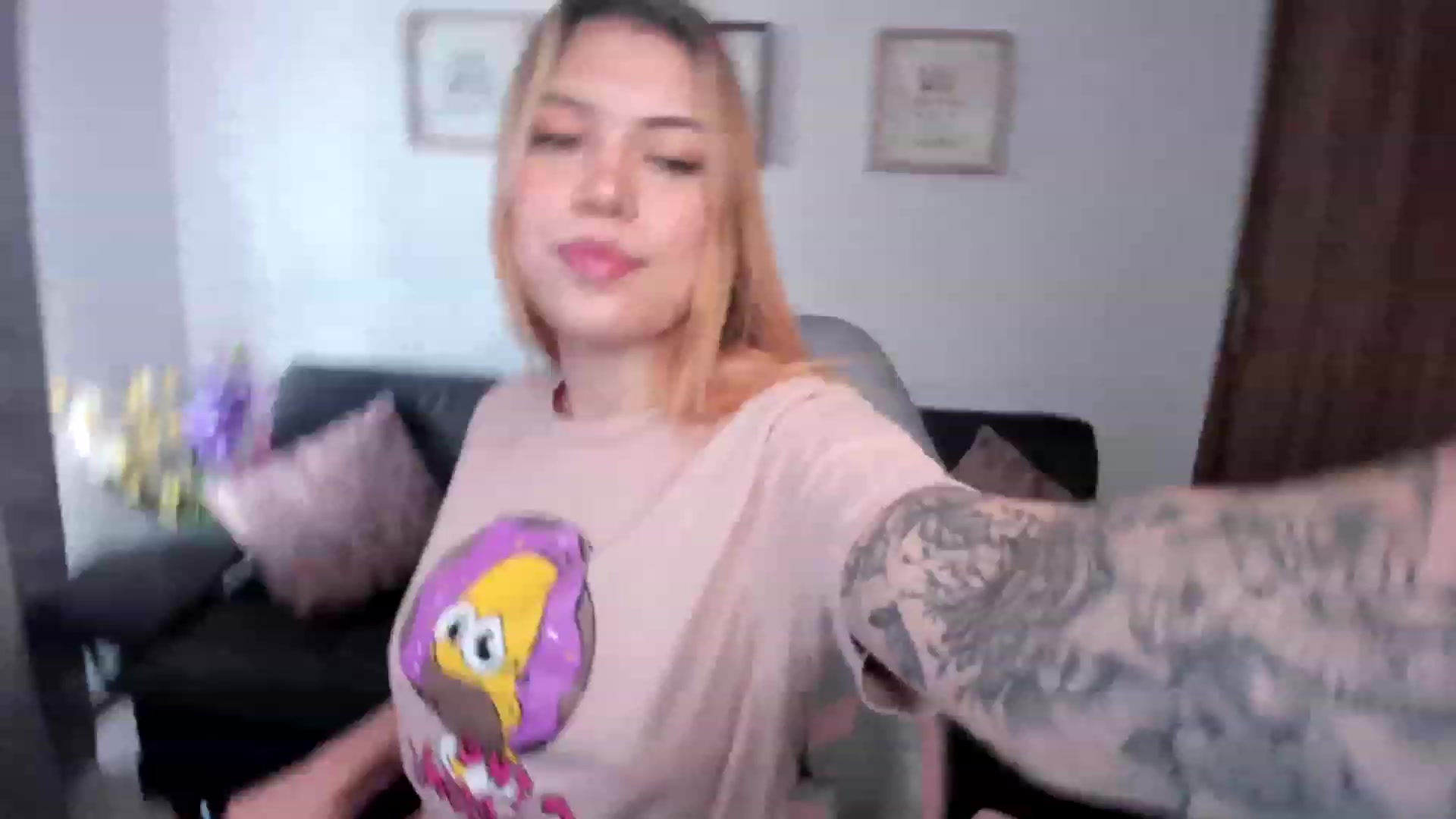Gallery image thumbnail from angel_sweet9's myfreecams stream on, 01/03/2024, 13:16 image 3 of 20