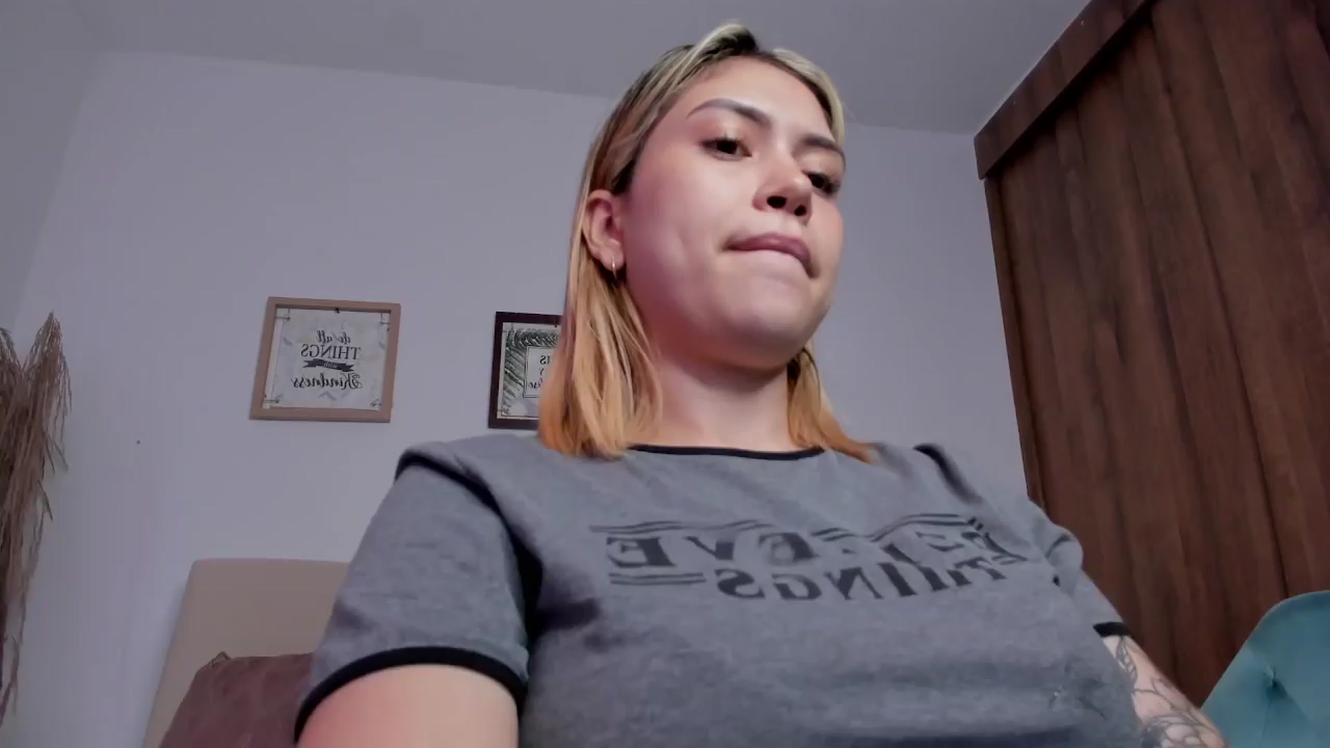Gallery image thumbnail from angel_sweet9's myfreecams stream on, 04/03/2024, 13:24 image 18 of 20