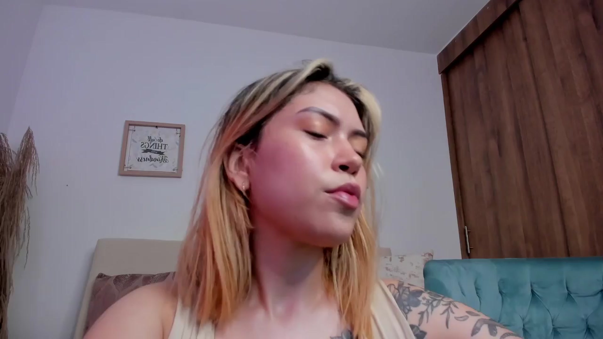 Gallery image thumbnail from angel_sweet9's myfreecams stream on, 04/08/2024, 15:58 image 3 of 20