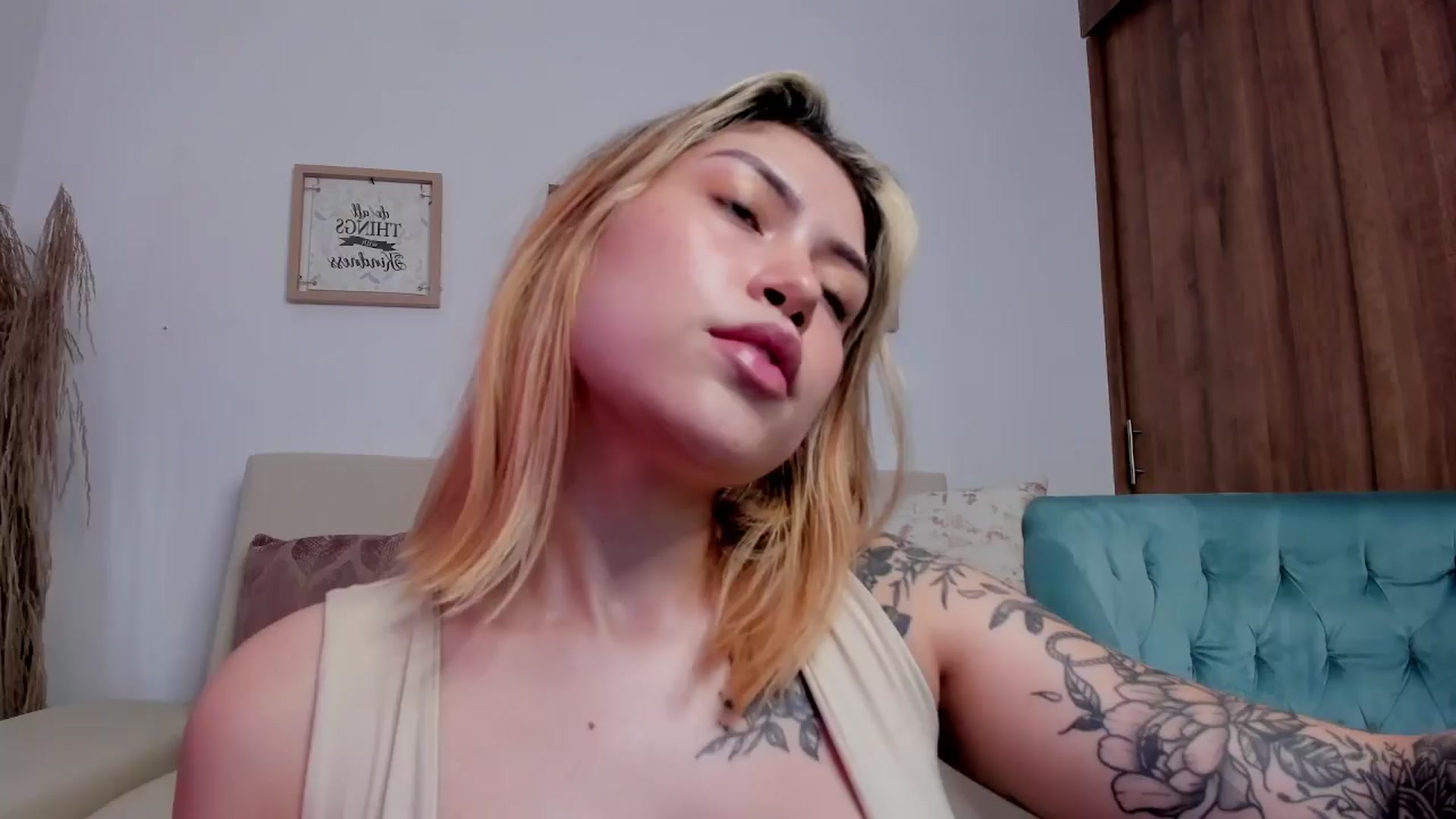 Gallery image thumbnail from angel_sweet9's myfreecams stream on, 04/08/2024, 15:58 image 6 of 20