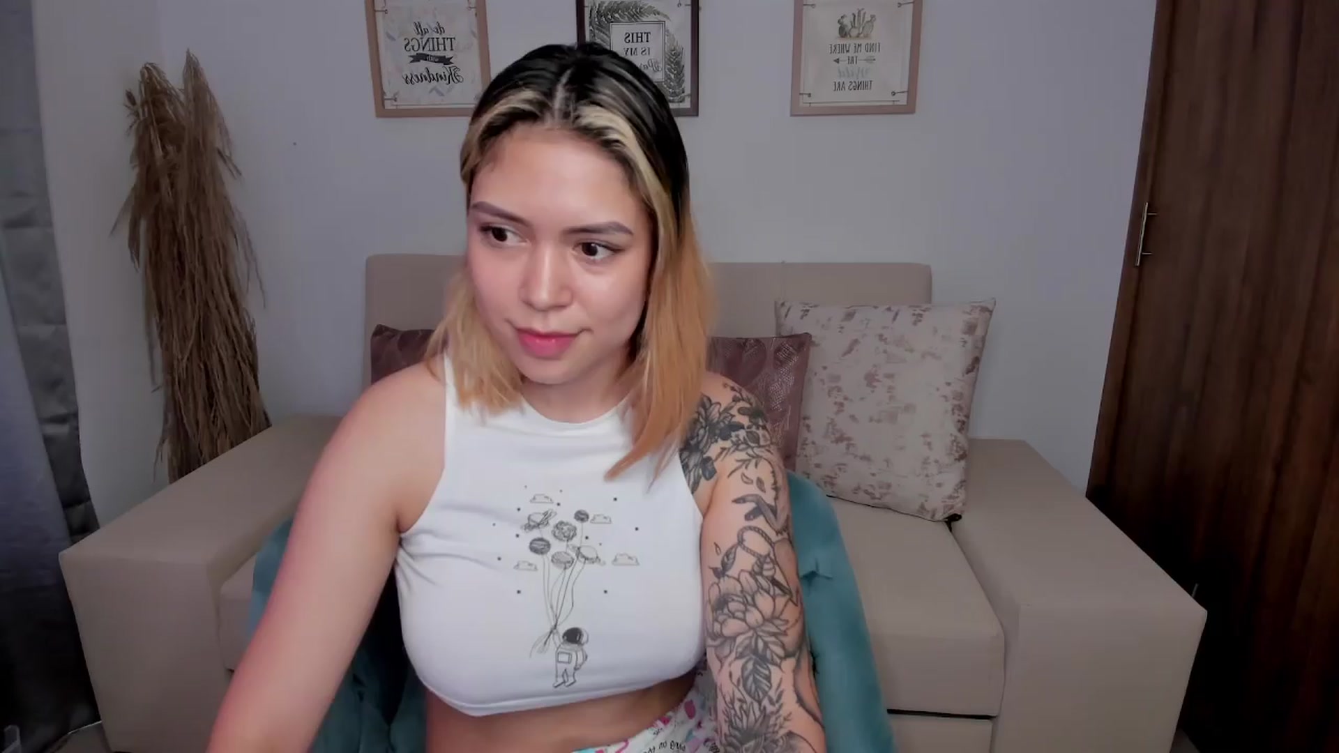 Gallery image thumbnail from angel_sweet9's myfreecams stream on, 04/13/2024, 15:01 image 7 of 20