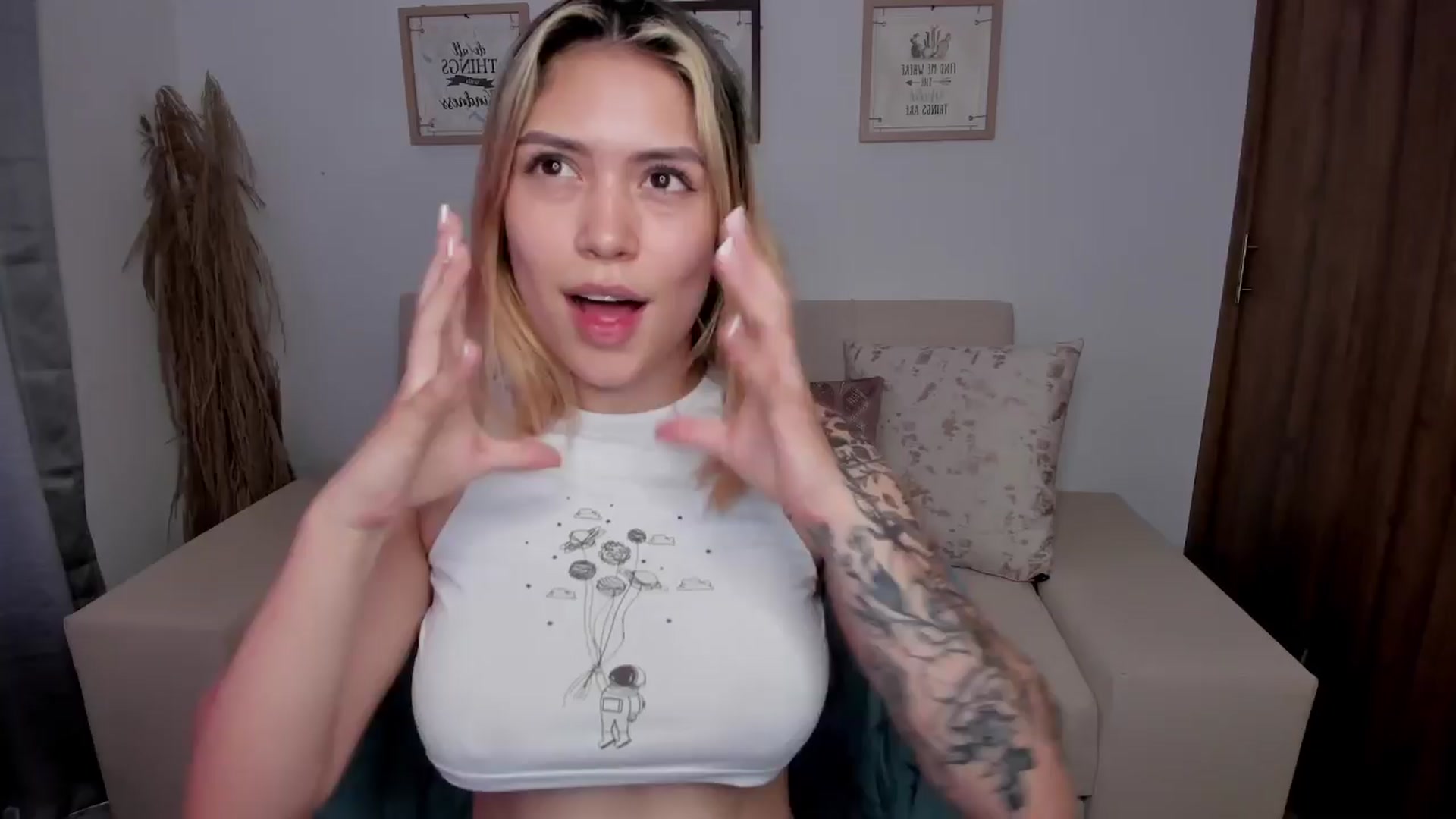 Gallery image thumbnail from angel_sweet9's myfreecams stream on, 04/13/2024, 15:01 image 14 of 20