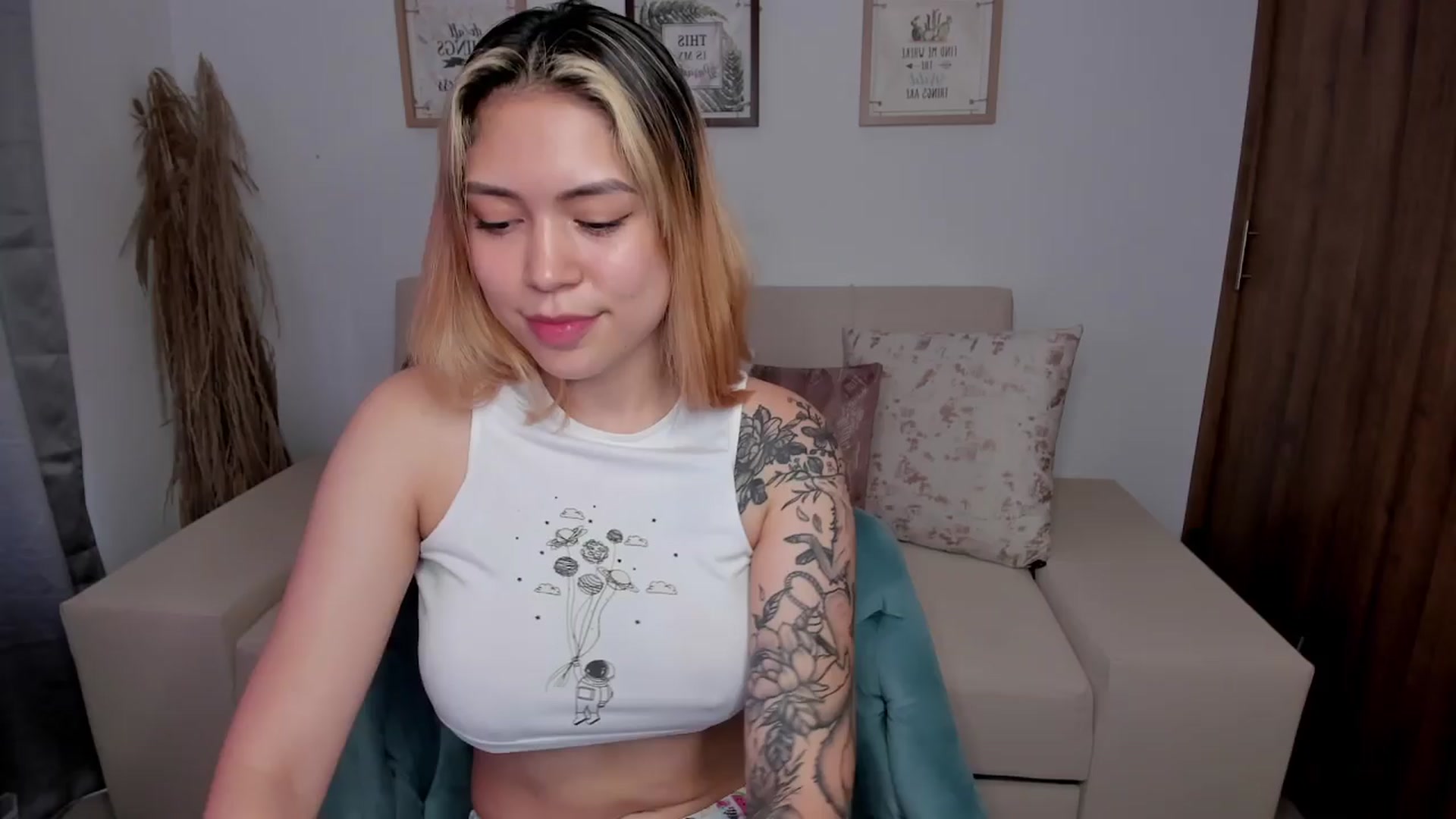 Gallery image thumbnail from angel_sweet9's myfreecams stream on, 04/13/2024, 15:01 image 1 of 20