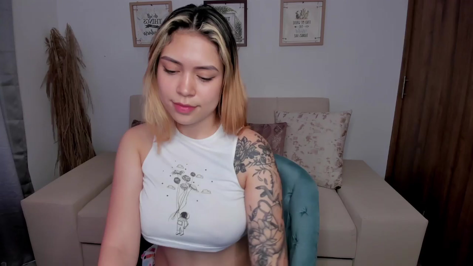 Gallery image thumbnail from angel_sweet9's myfreecams stream on, 04/13/2024, 15:01 image 16 of 20