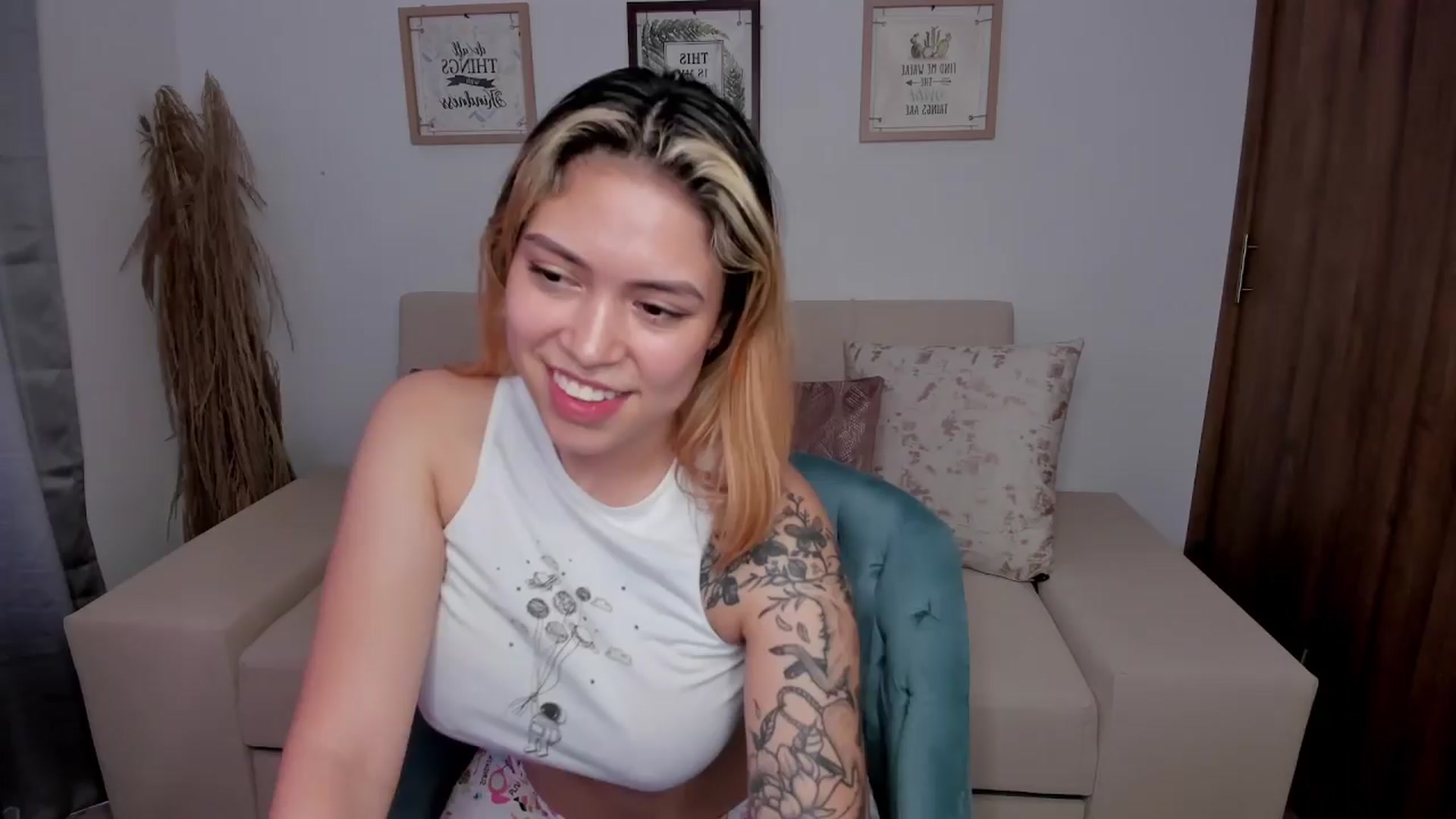 Gallery image thumbnail from angel_sweet9's myfreecams stream on, 04/13/2024, 15:01 image 17 of 20