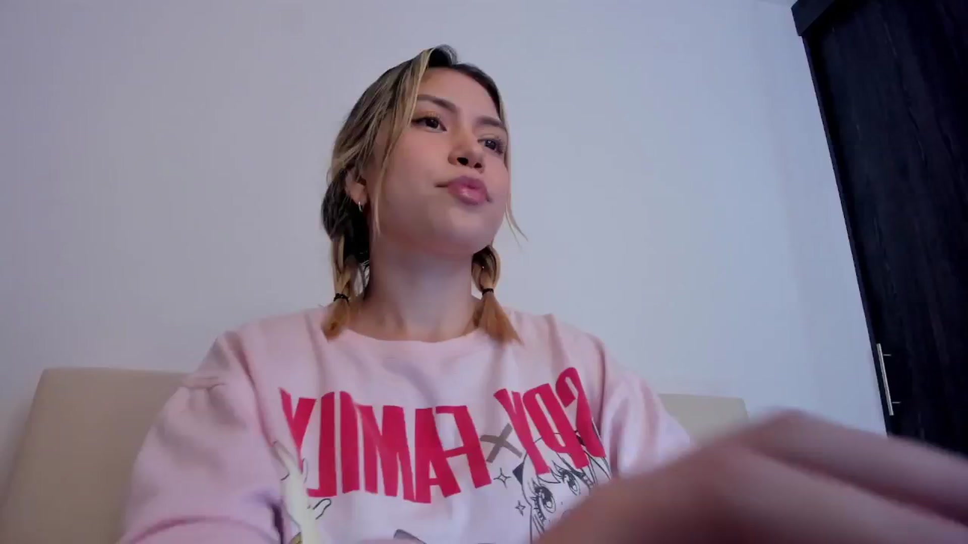Gallery image thumbnail from angel_sweet9's myfreecams stream on, 05/16/2024, 16:51 image 8 of 20