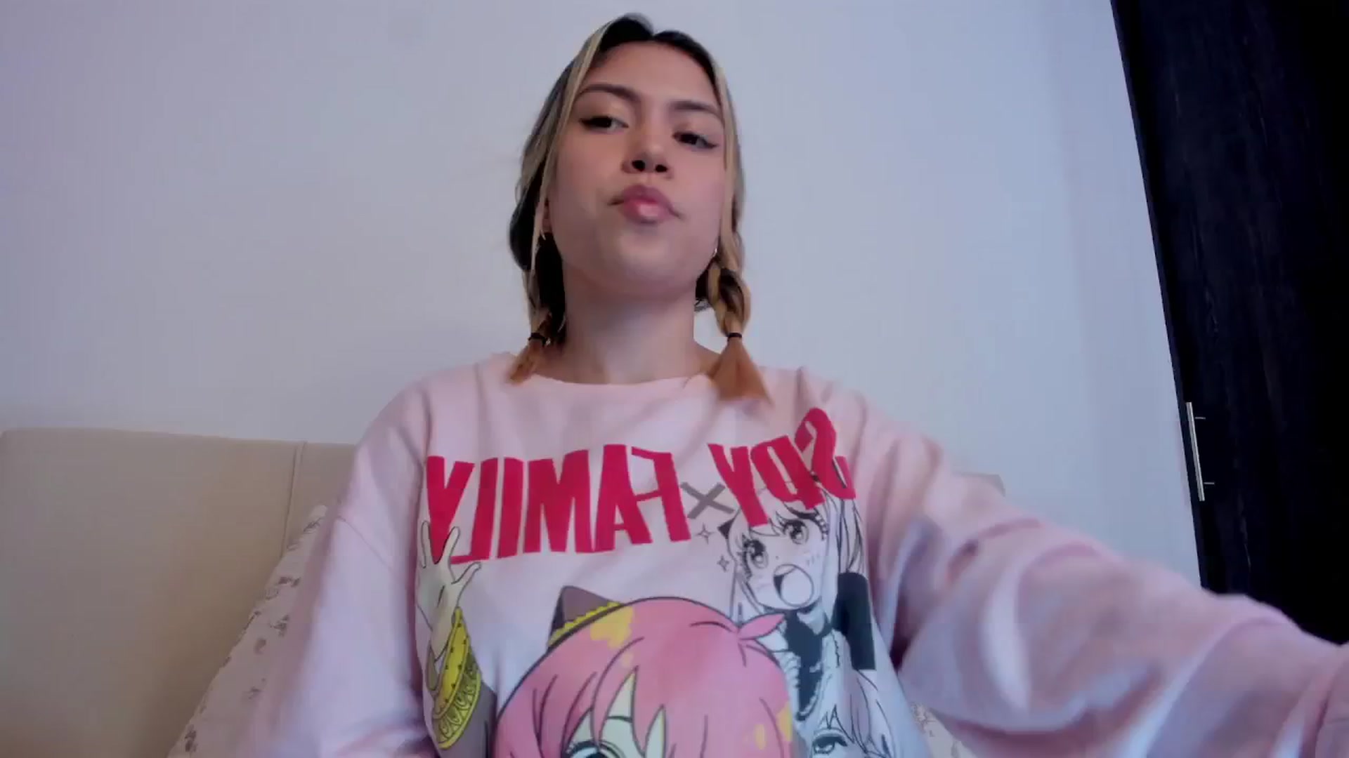 Gallery image thumbnail from angel_sweet9's myfreecams stream on, 05/16/2024, 16:51 image 6 of 20
