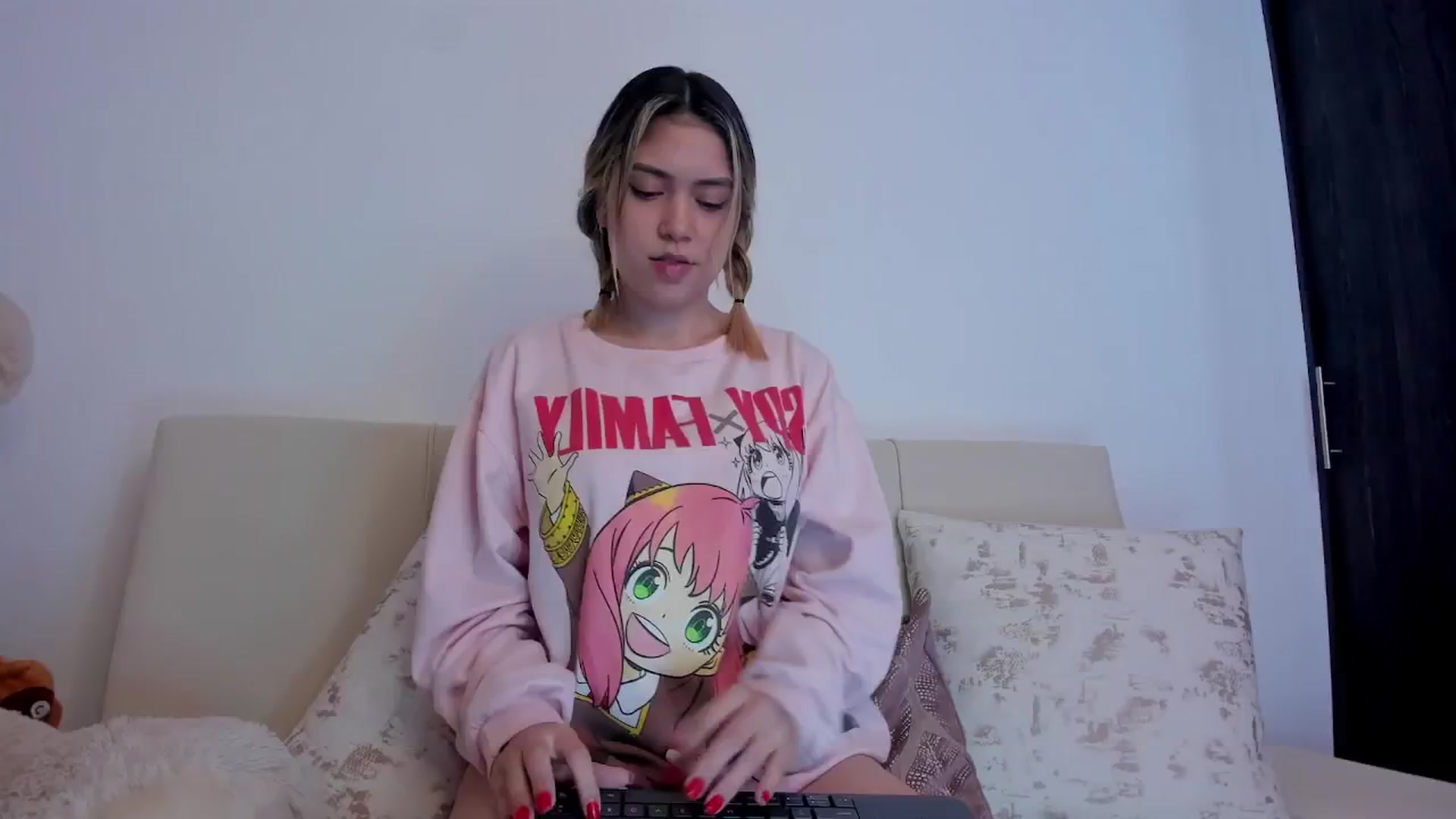 Gallery image thumbnail from angel_sweet9's myfreecams stream on, 05/16/2024, 16:51 image 14 of 20