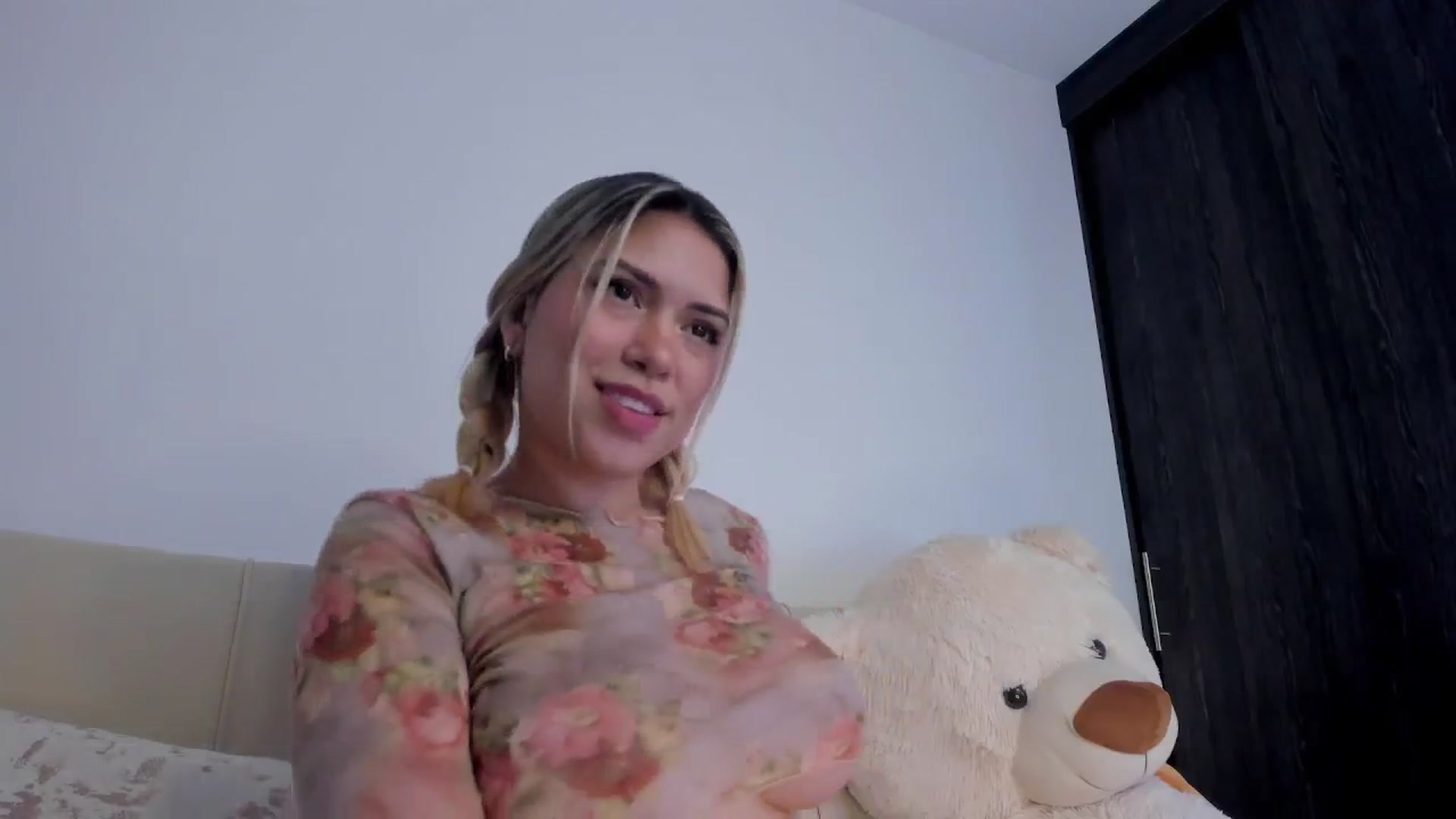 Gallery image thumbnail from angel_sweet9's myfreecams stream on, 07/10/2024, 12:33 image 18 of 20