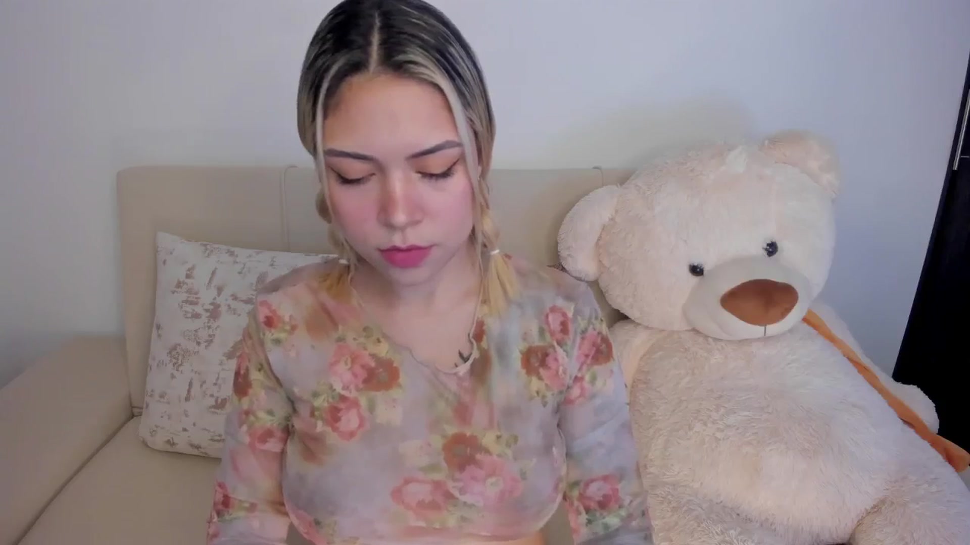 Gallery image thumbnail from angel_sweet9's myfreecams stream on, 07/10/2024, 12:33 image 2 of 20