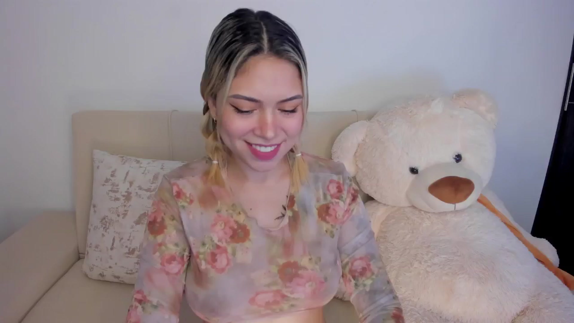 Gallery image thumbnail from angel_sweet9's myfreecams stream on, 07/10/2024, 12:33 image 1 of 20