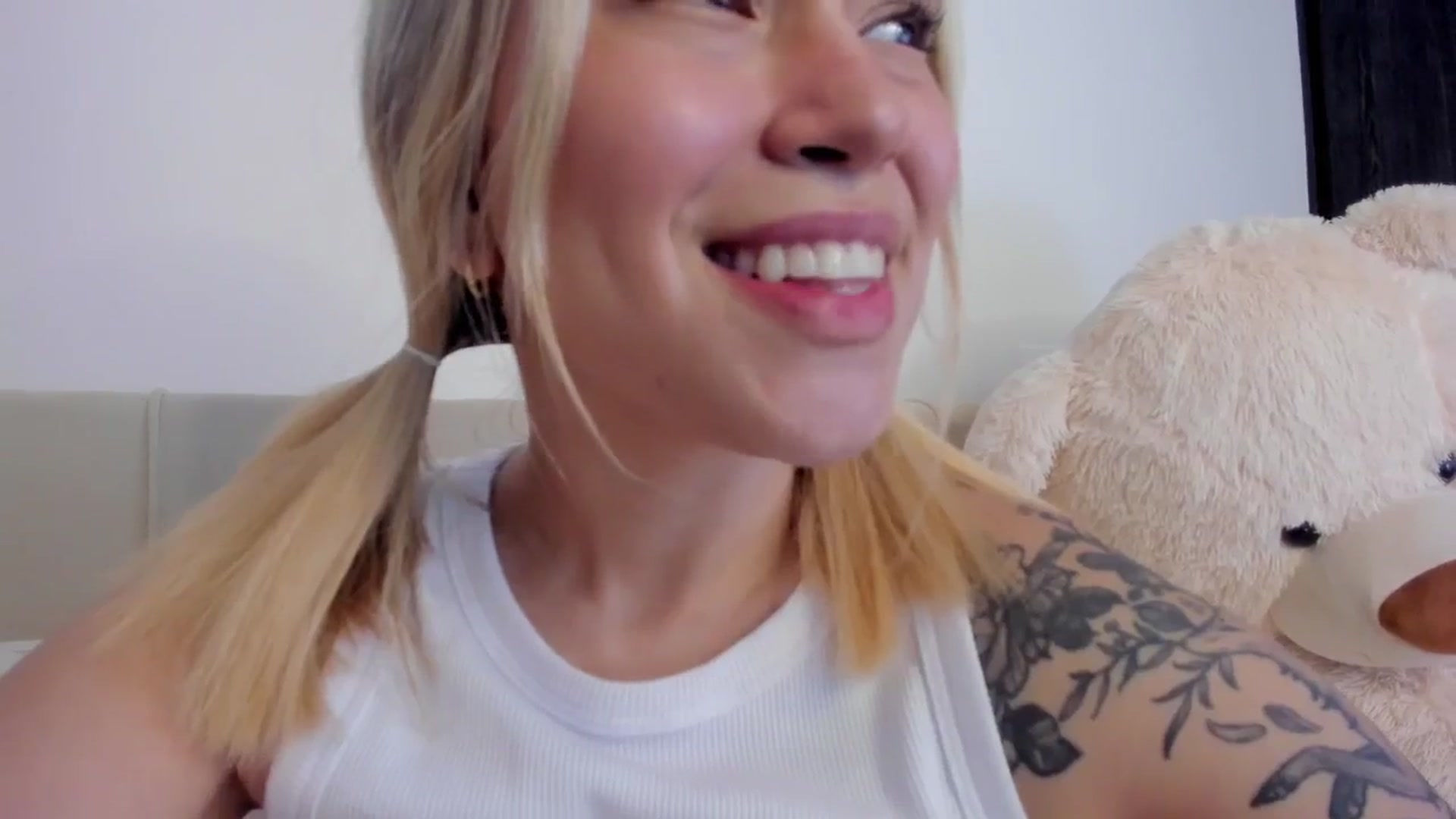 Gallery image thumbnail from angel_sweet9's myfreecams stream on, 07/17/2024, 12:43 image 10 of 20