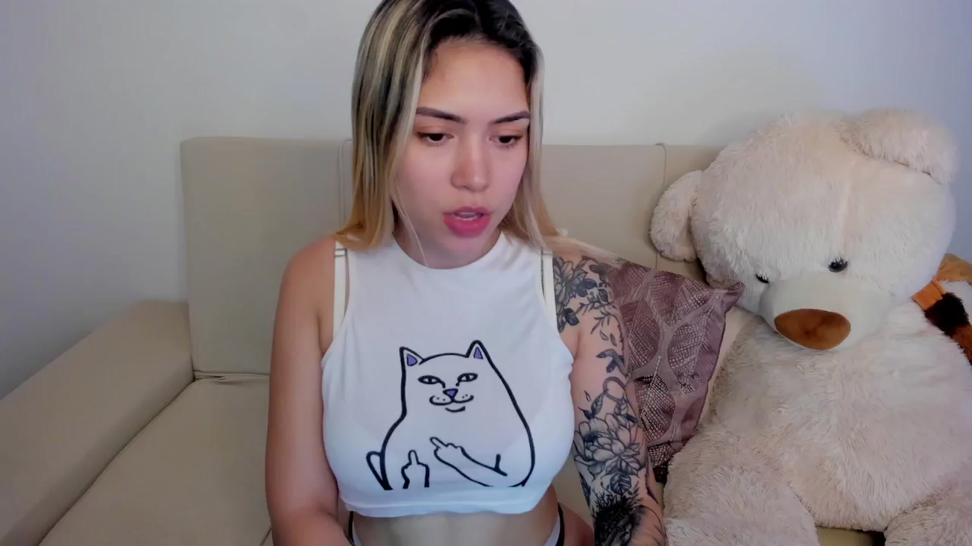 Gallery image thumbnail from angel_sweet9's myfreecams stream on, 08/15/2024, 16:42 image 7 of 20