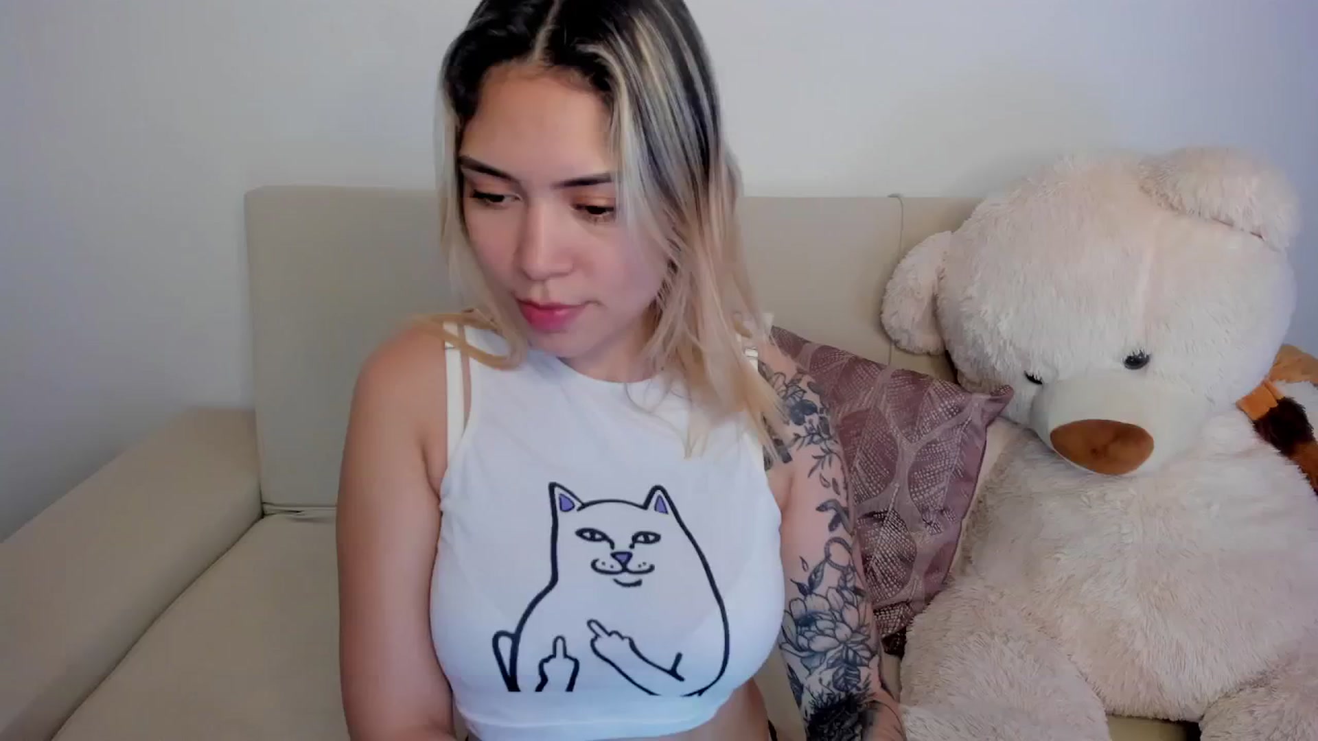 Gallery image thumbnail from angel_sweet9's myfreecams stream on, 08/15/2024, 16:42 image 16 of 20