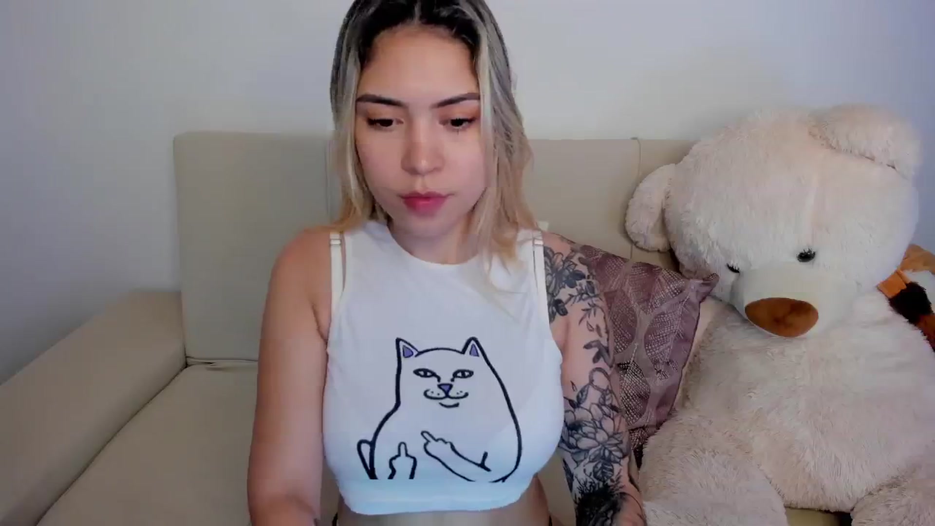 Gallery image thumbnail from angel_sweet9's myfreecams stream on, 08/15/2024, 16:42 image 19 of 20