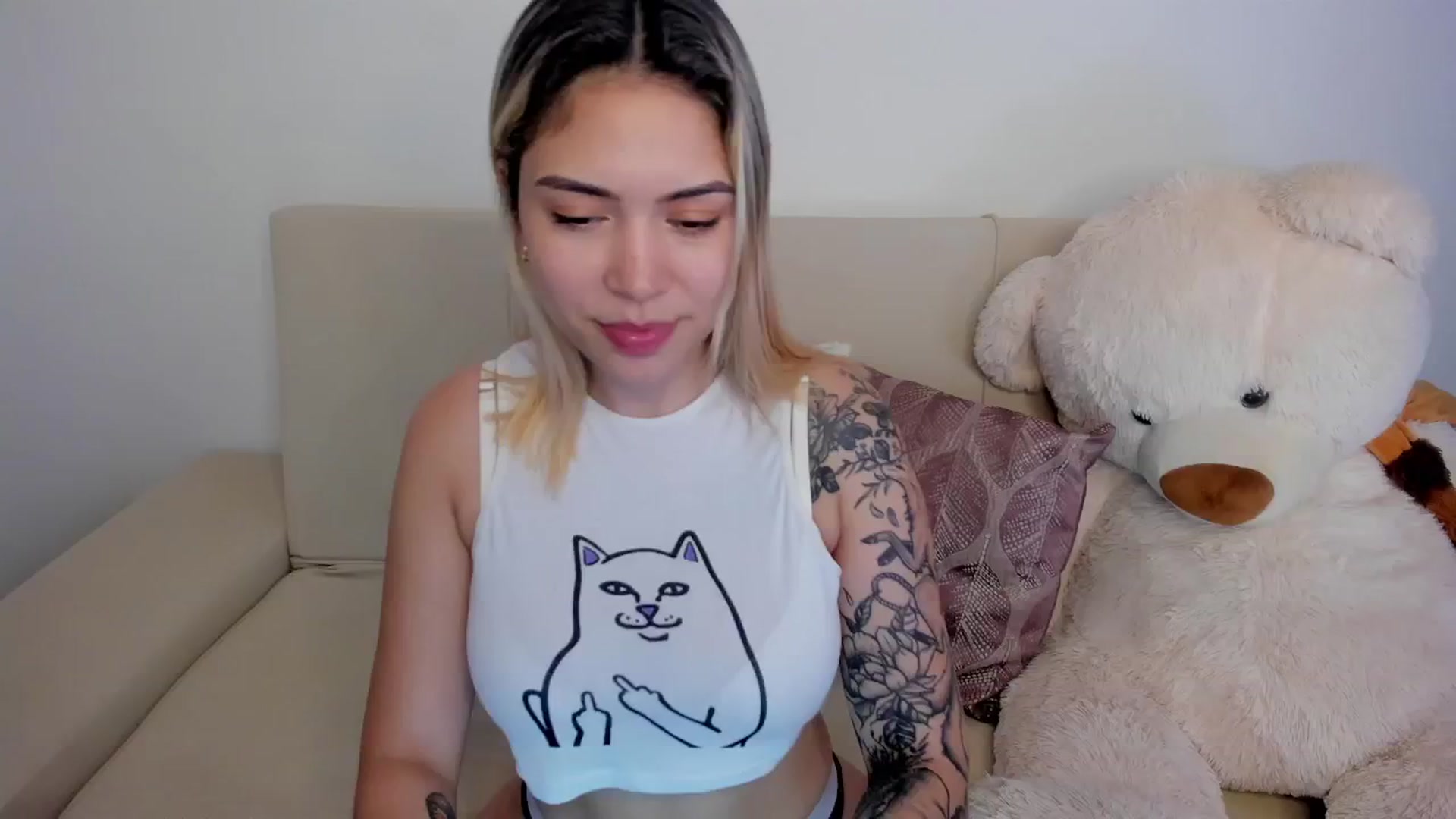 Gallery image thumbnail from angel_sweet9's myfreecams stream on, 08/15/2024, 16:42 image 9 of 20