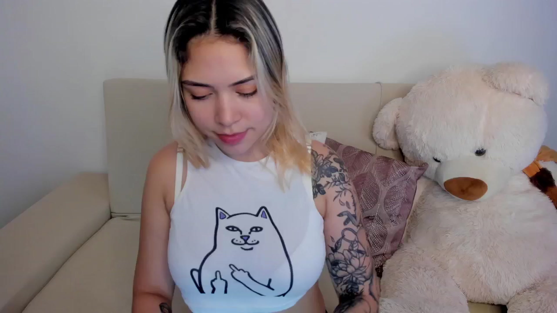Gallery image thumbnail from angel_sweet9's myfreecams stream on, 08/15/2024, 16:42 image 15 of 20