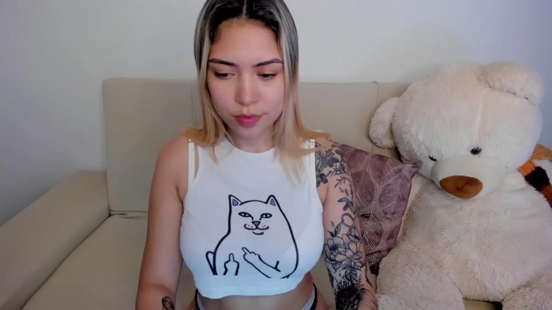 Gallery image thumbnail from angel_sweet9's myfreecams stream on, 08/15/2024, 16:42 image 11 of 20