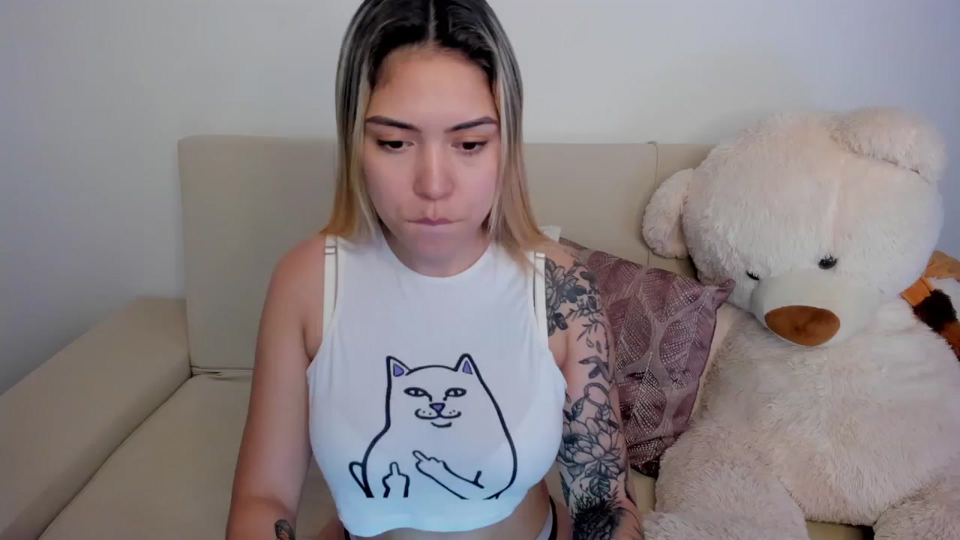 Gallery image thumbnail from angel_sweet9's myfreecams stream on, 08/15/2024, 16:42 image 8 of 20
