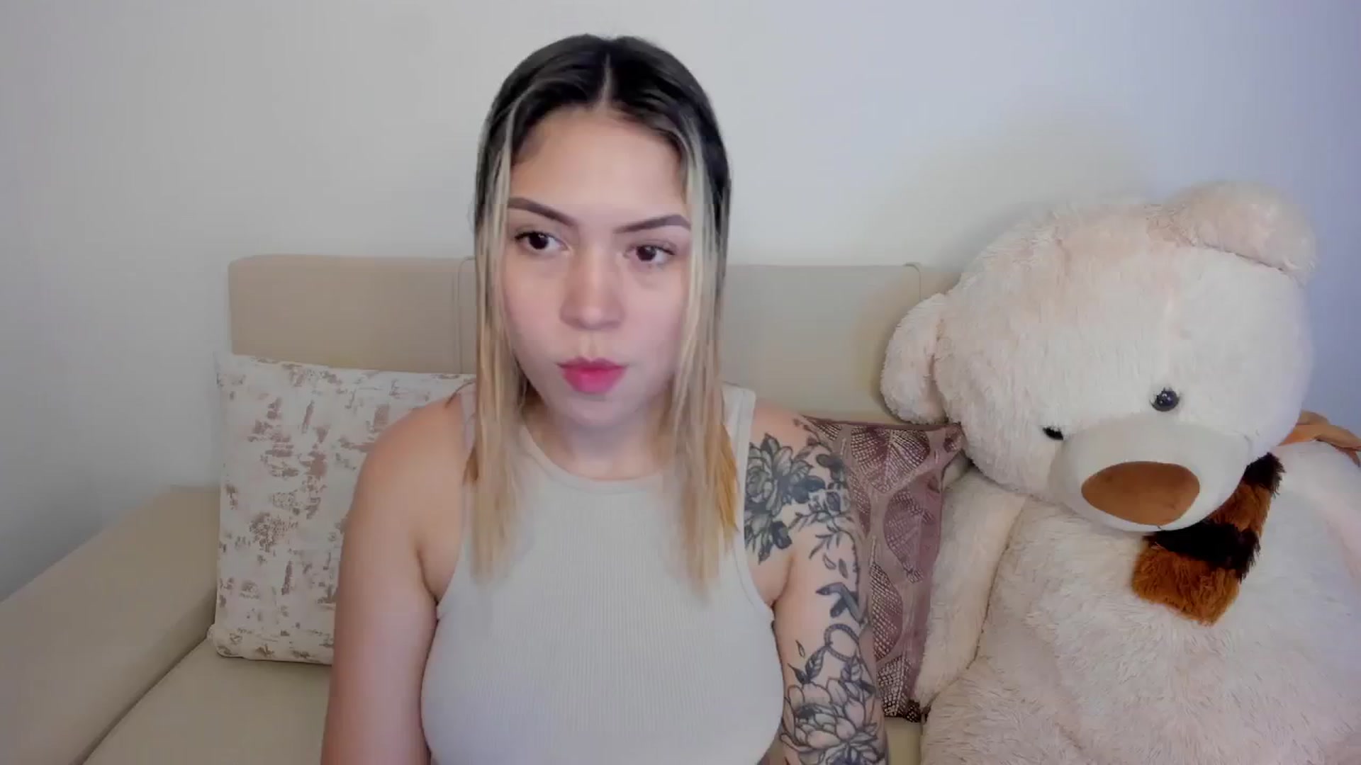 Gallery image thumbnail from angel_sweet9's myfreecams stream on, 08/22/2024, 13:09 image 1 of 20