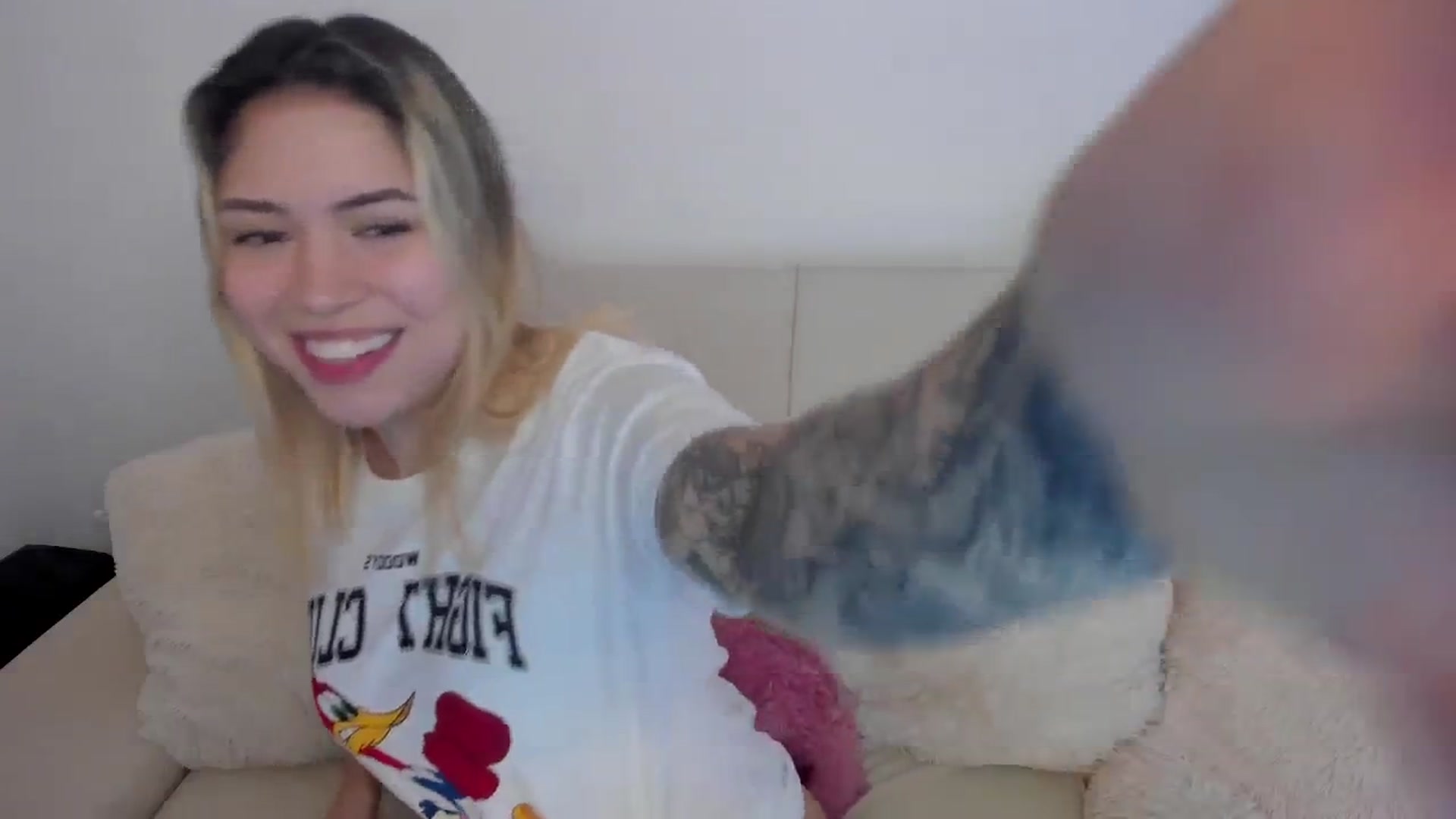Gallery image thumbnail from angel_sweet9's myfreecams stream on, 08/23/2024, 12:56 image 15 of 20