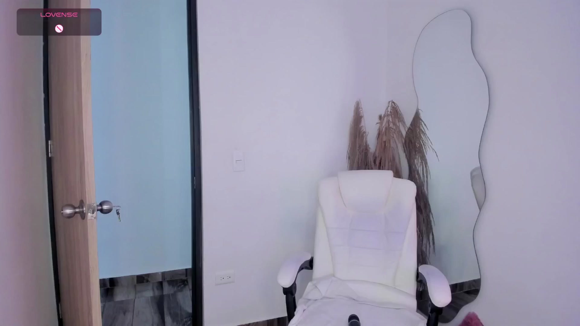 Gallery image thumbnail from angel_sweet9's myfreecams stream on, 10/17/2024, 17:29 image 16 of 20