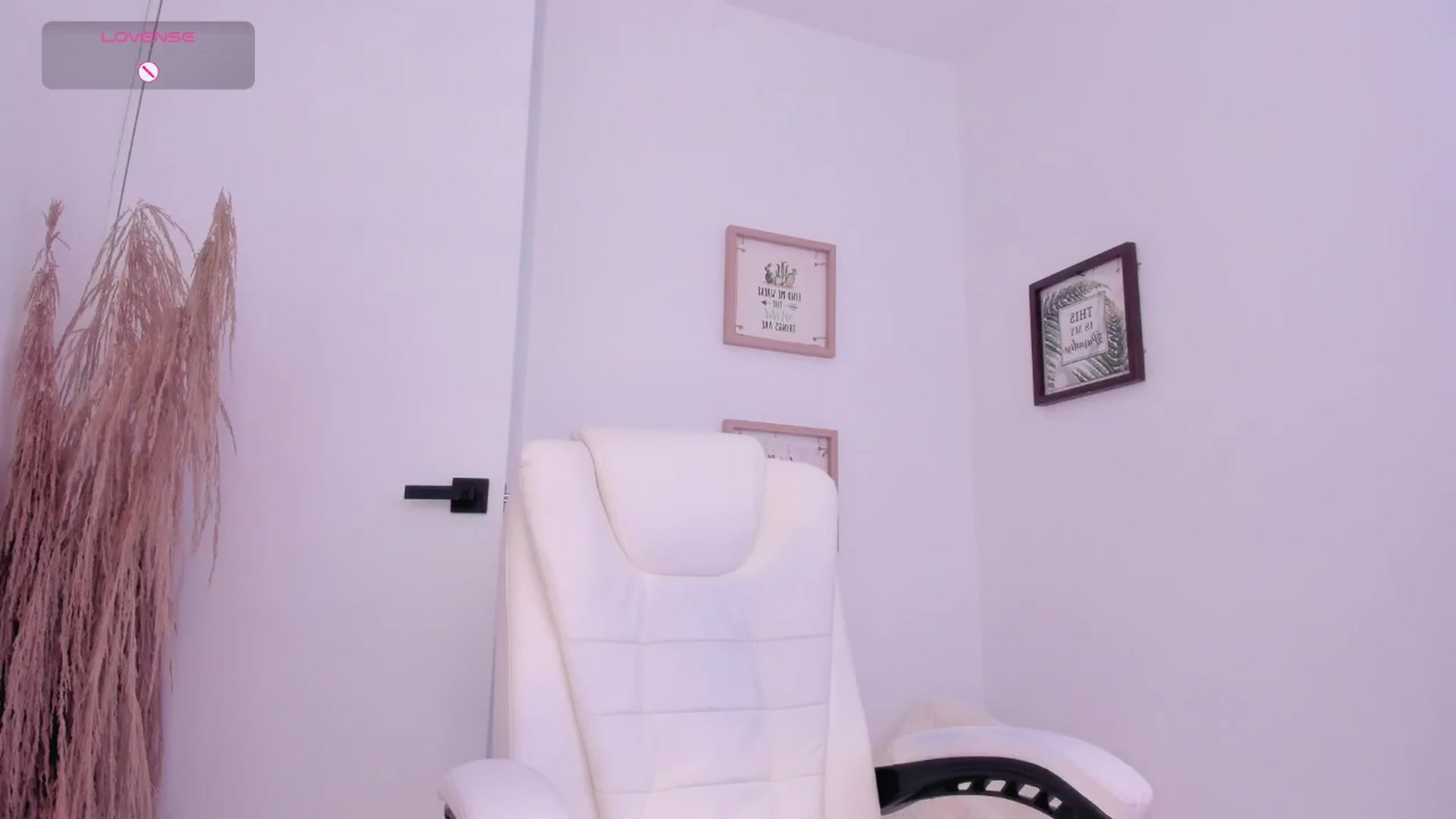 Gallery image thumbnail from angel_sweet9's myfreecams stream on, 11/11/2024, 20:09 image 17 of 20