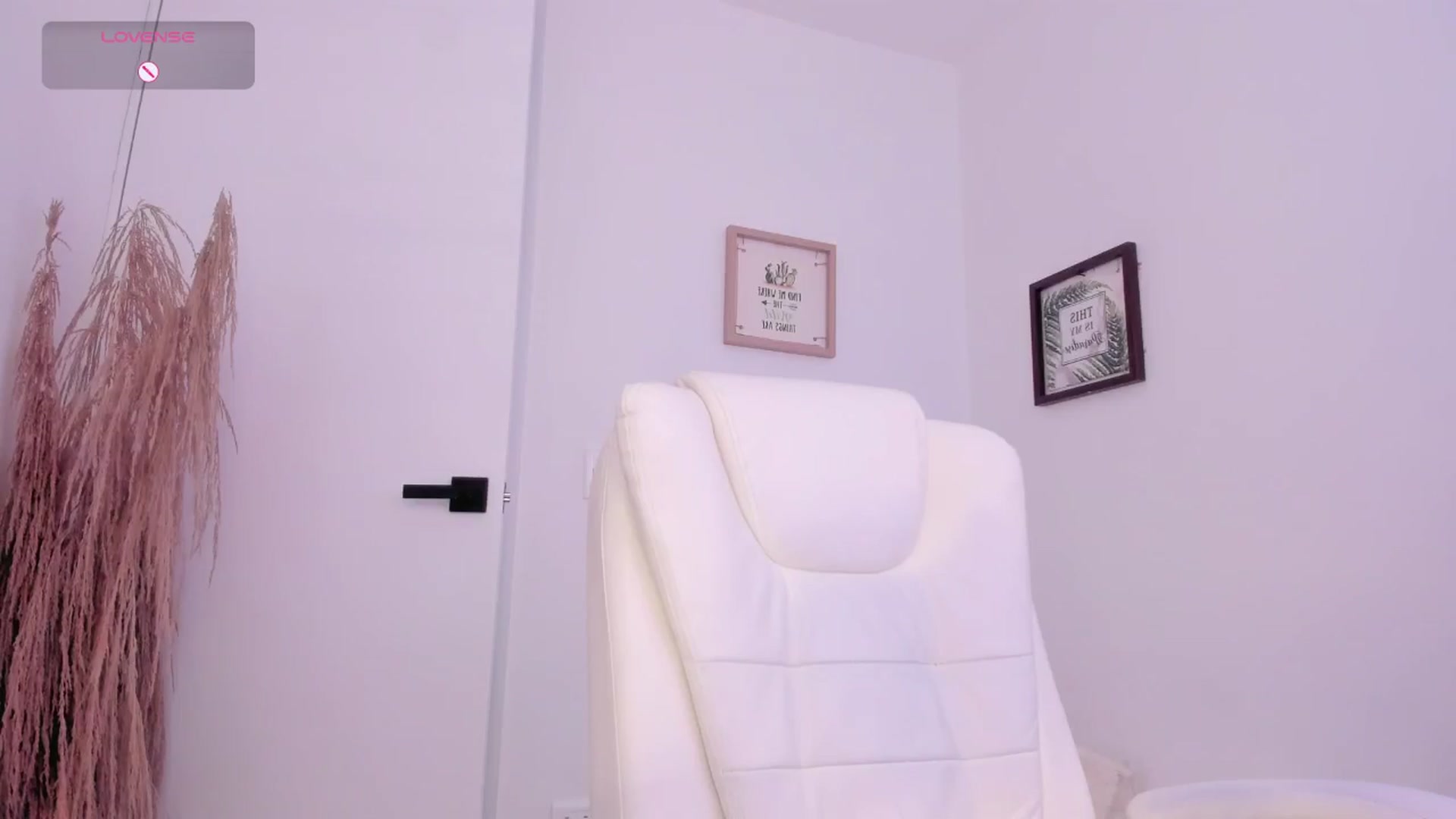 Gallery image thumbnail from angel_sweet9's myfreecams stream on, 11/11/2024, 20:09 image 19 of 20