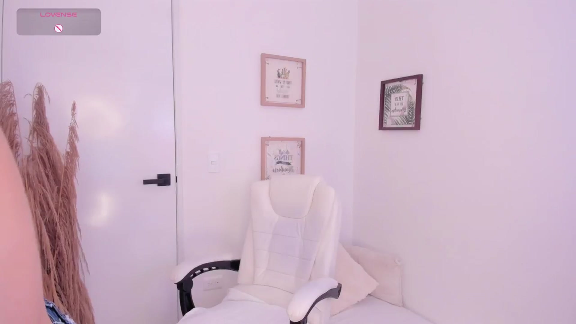 Gallery image thumbnail from angel_sweet9's myfreecams stream on, 11/22/2024, 15:18 image 12 of 20