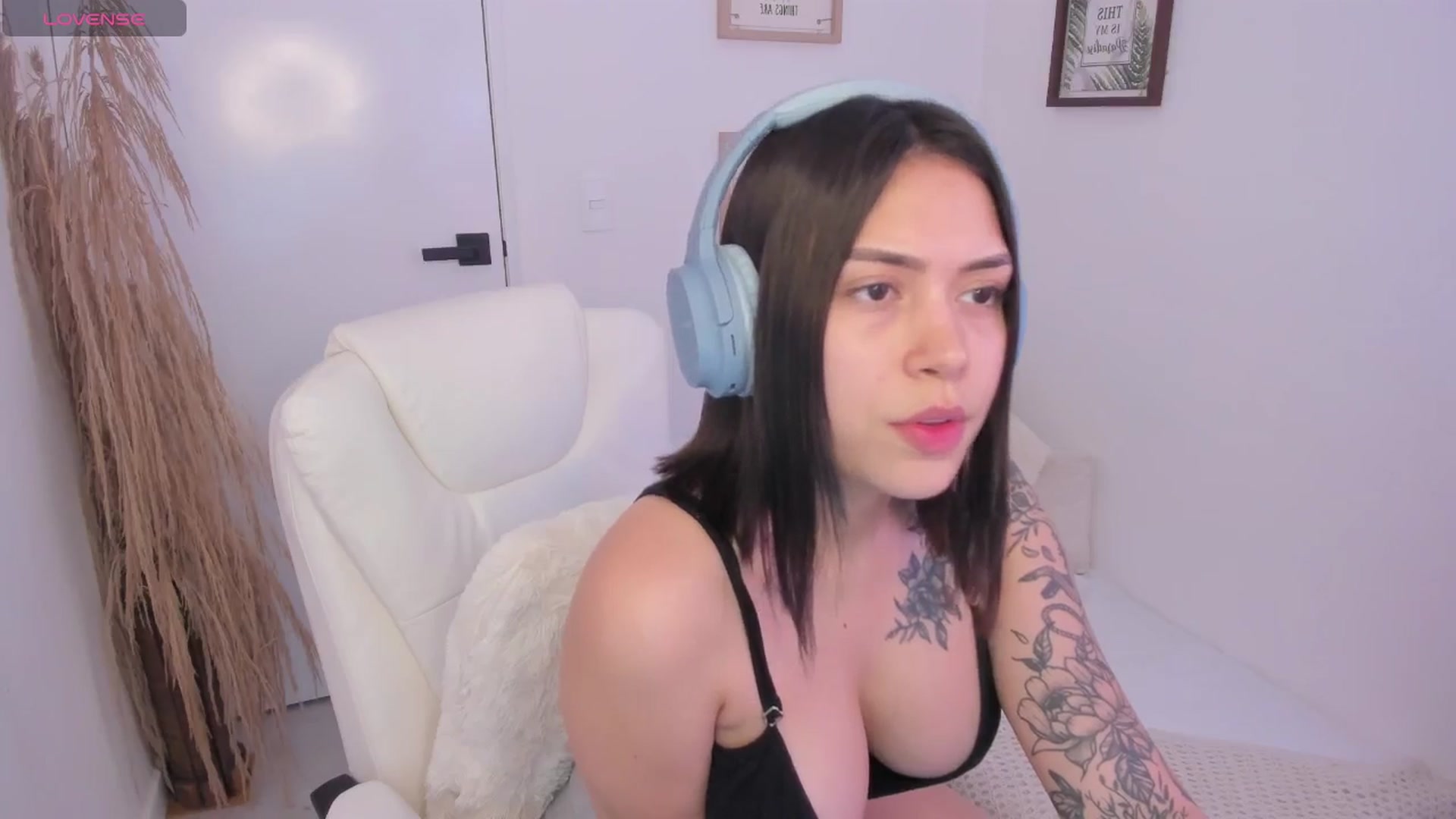 Gallery image thumbnail from angel_sweet9's myfreecams stream on, 11/26/2024, 21:37 image 12 of 20