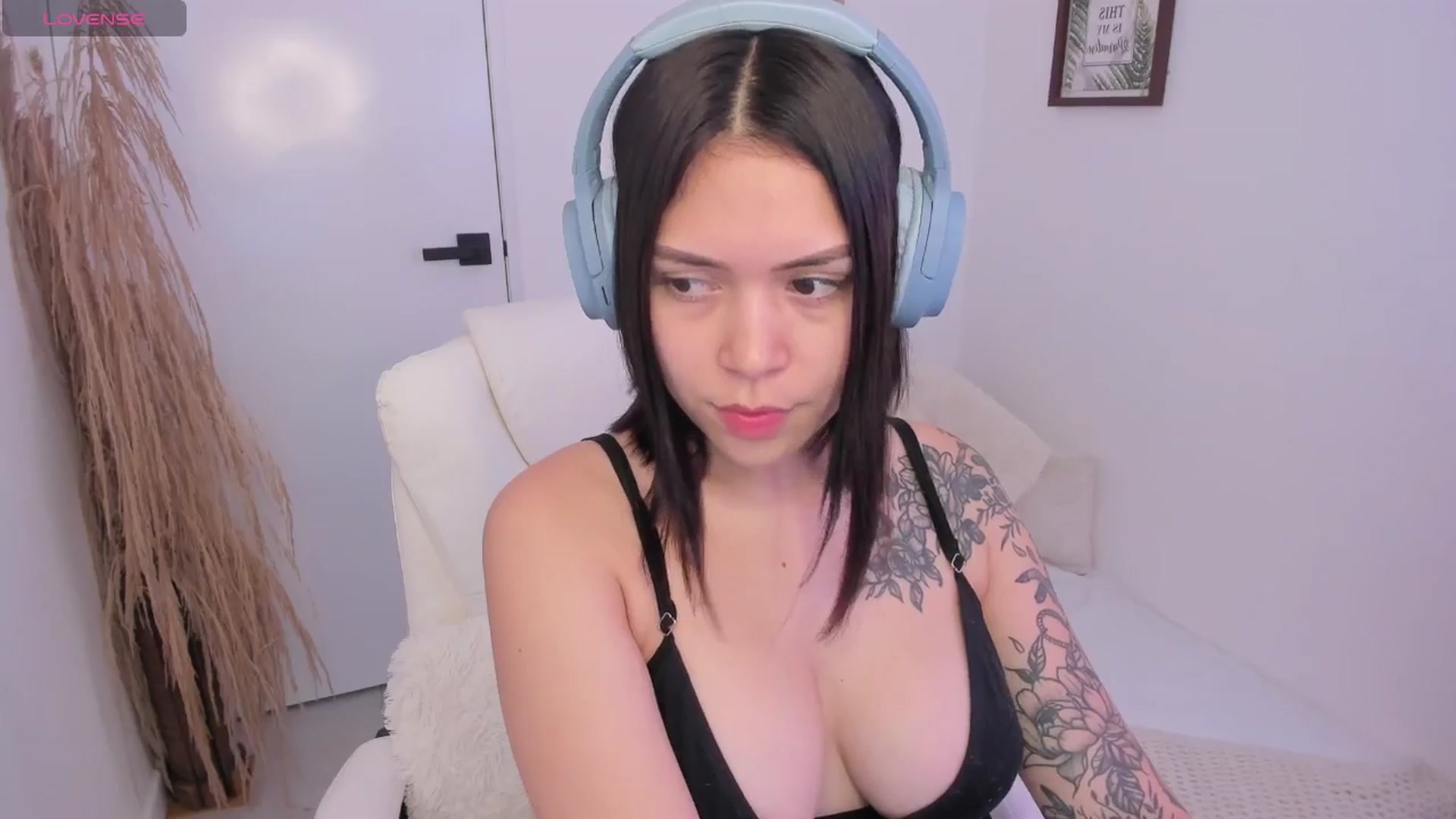 Gallery image thumbnail from angel_sweet9's myfreecams stream on, 11/26/2024, 21:37 image 11 of 20