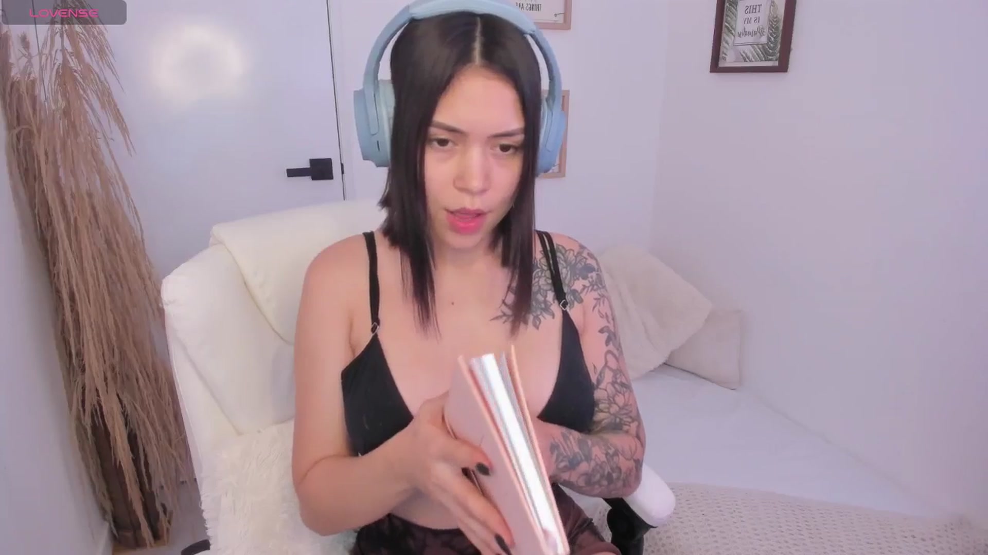 Gallery image thumbnail from angel_sweet9's myfreecams stream on, 11/26/2024, 21:37 image 6 of 20