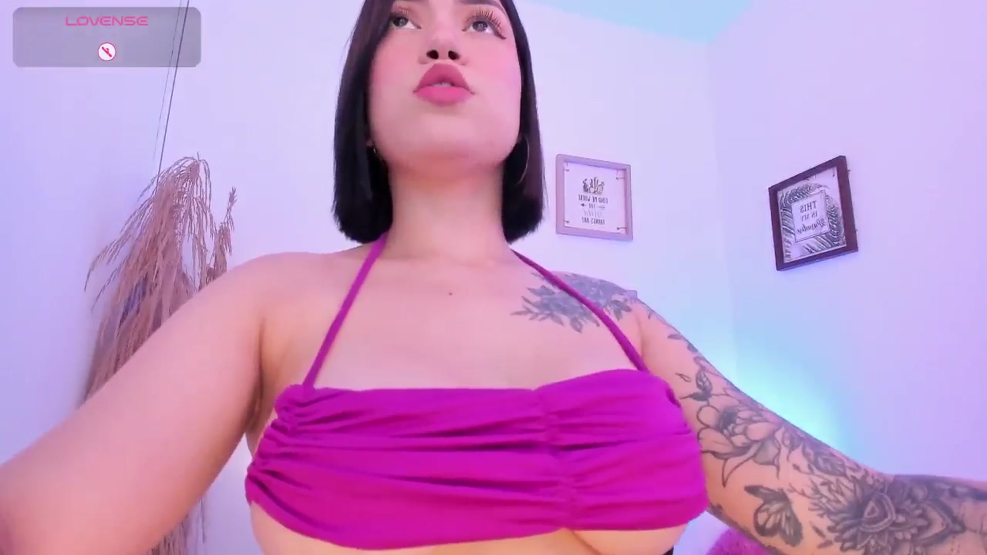 Gallery image thumbnail from angel_sweet9's myfreecams stream on, 12/20/2024, 18:04 image 19 of 20