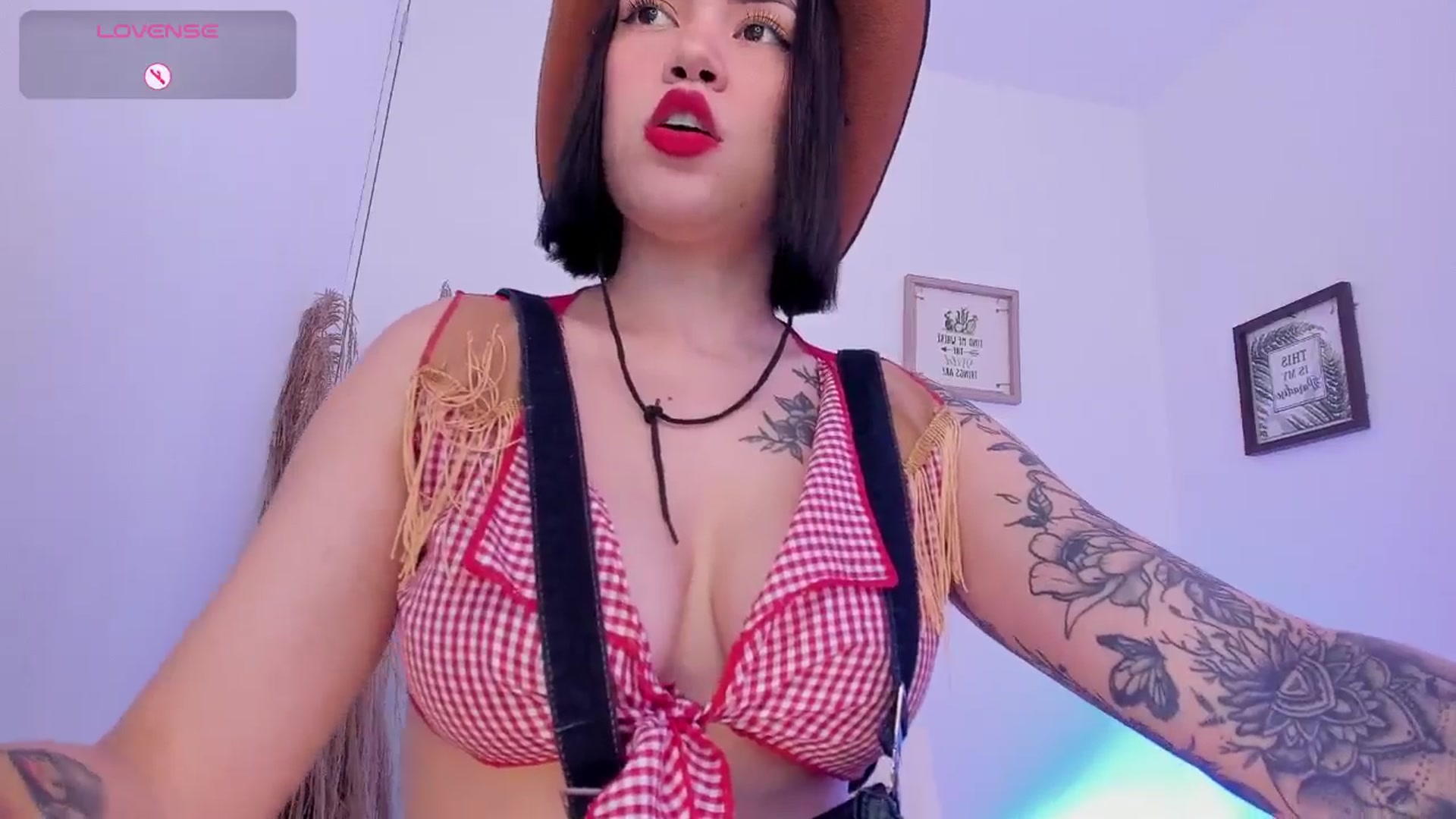 Gallery image thumbnail from angel_sweet9's myfreecams stream on, 12/26/2024, 17:41 image 13 of 20