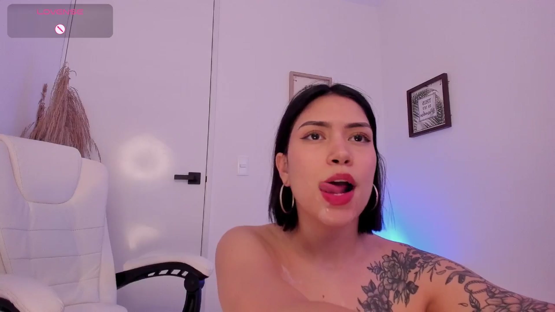 Gallery image thumbnail from angel_sweet9's myfreecams stream on, 12/27/2024, 18:36 image 10 of 20