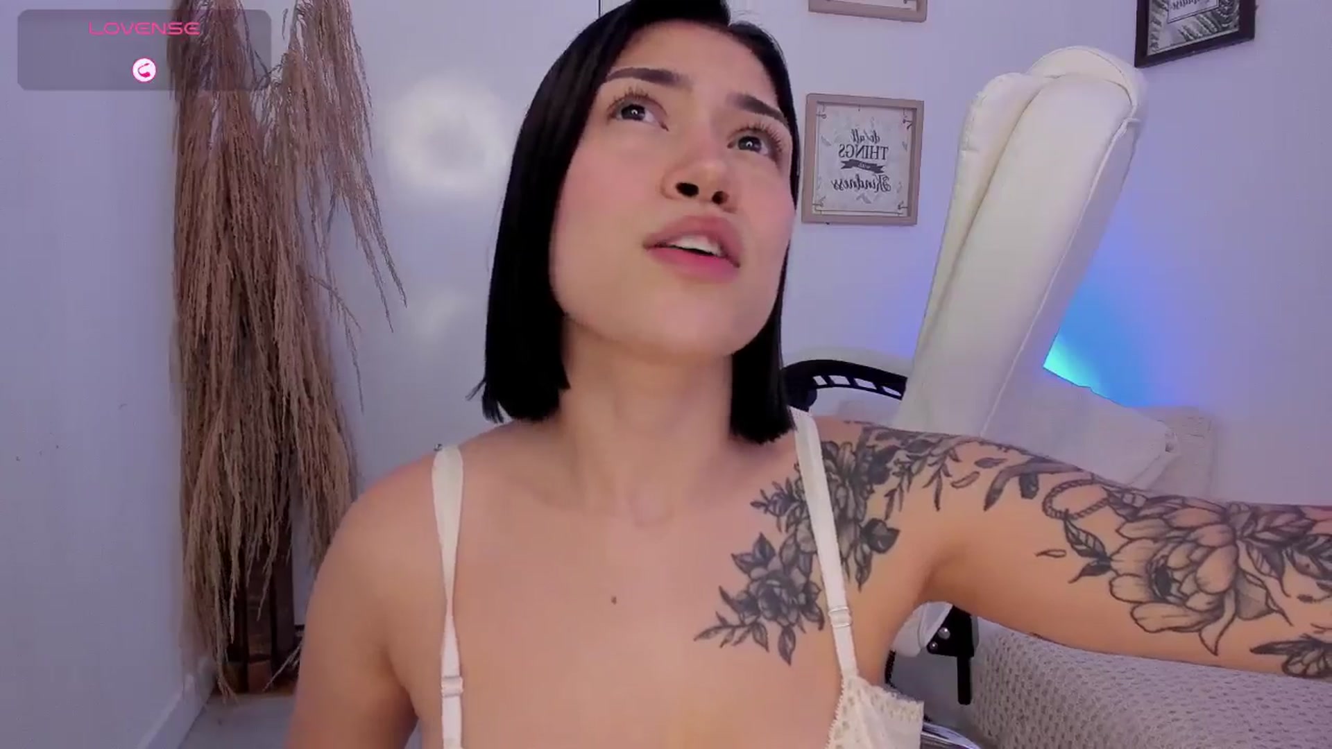 Gallery image thumbnail from angel_sweet9's myfreecams stream on, 01/01/2025, 18:28 image 18 of 20
