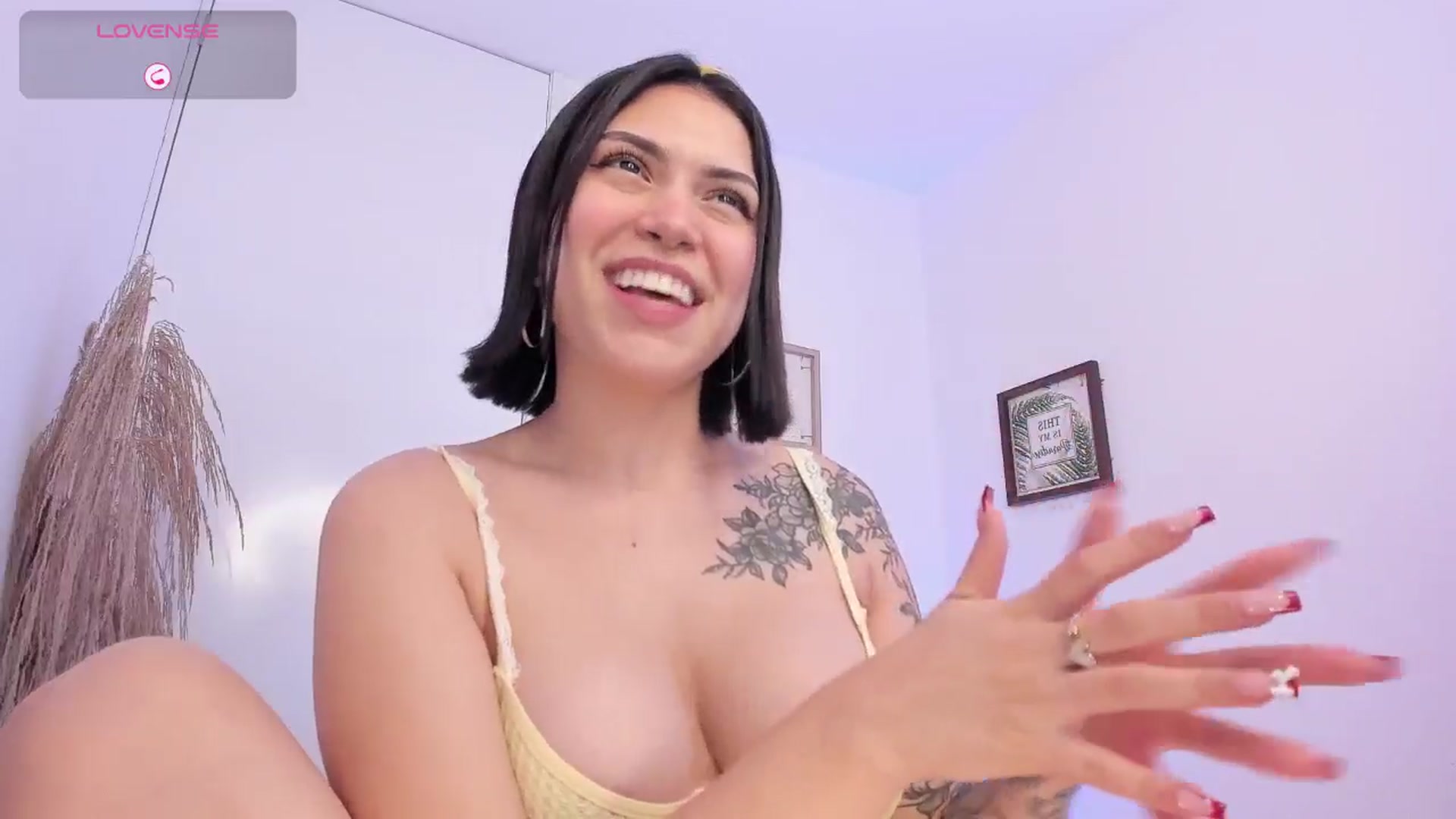 Gallery image thumbnail from angel_sweet9's myfreecams stream on, 01/04/2025, 22:31 image 13 of 20