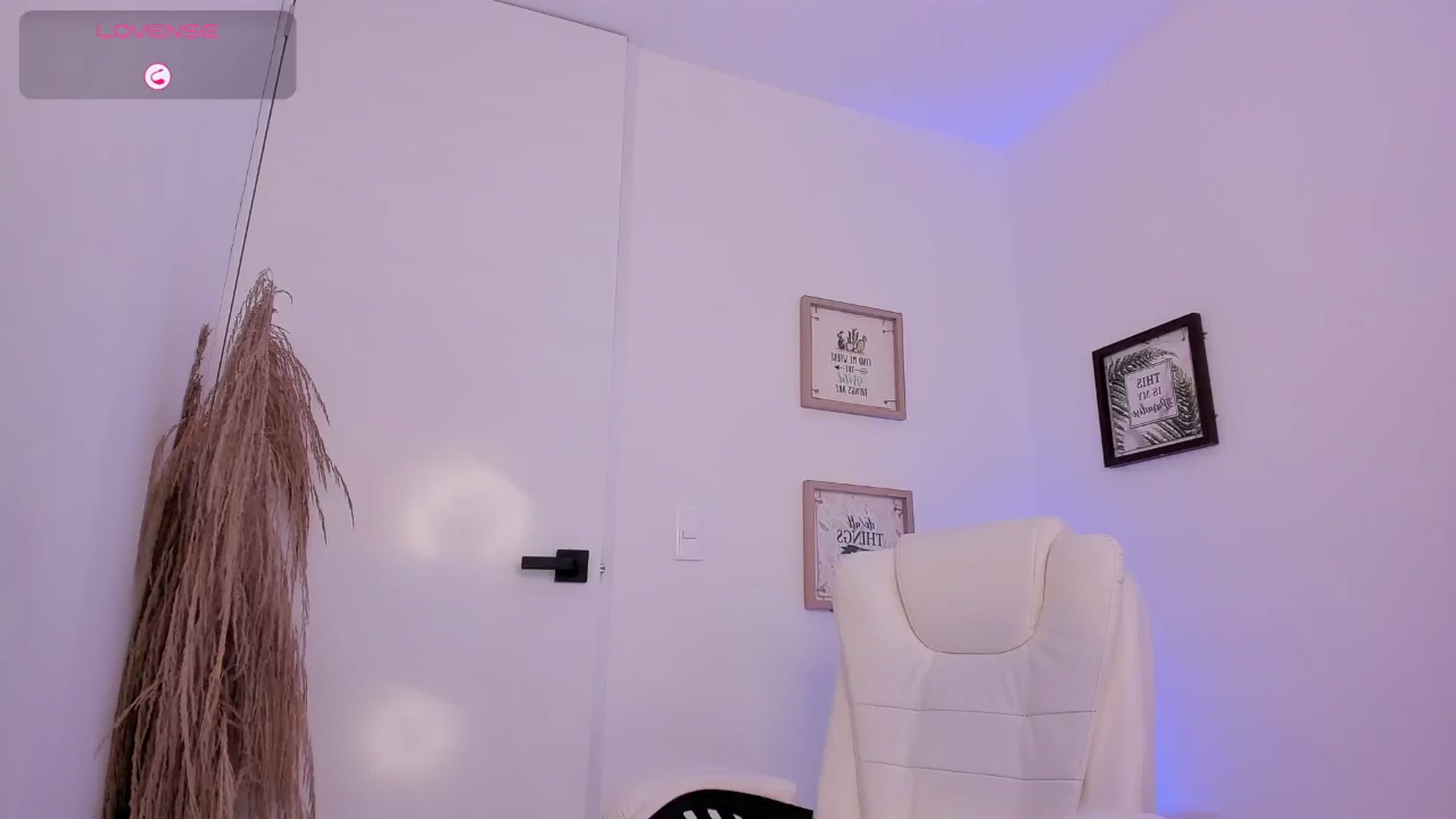 Gallery image thumbnail from angel_sweet9's myfreecams stream on, 01/06/2025, 15:14 image 18 of 20