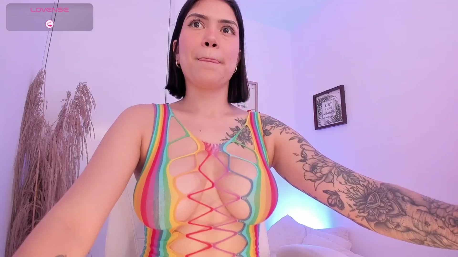 Gallery image thumbnail from angel_sweet9's myfreecams stream on, 01/07/2025, 22:32 image 3 of 20
