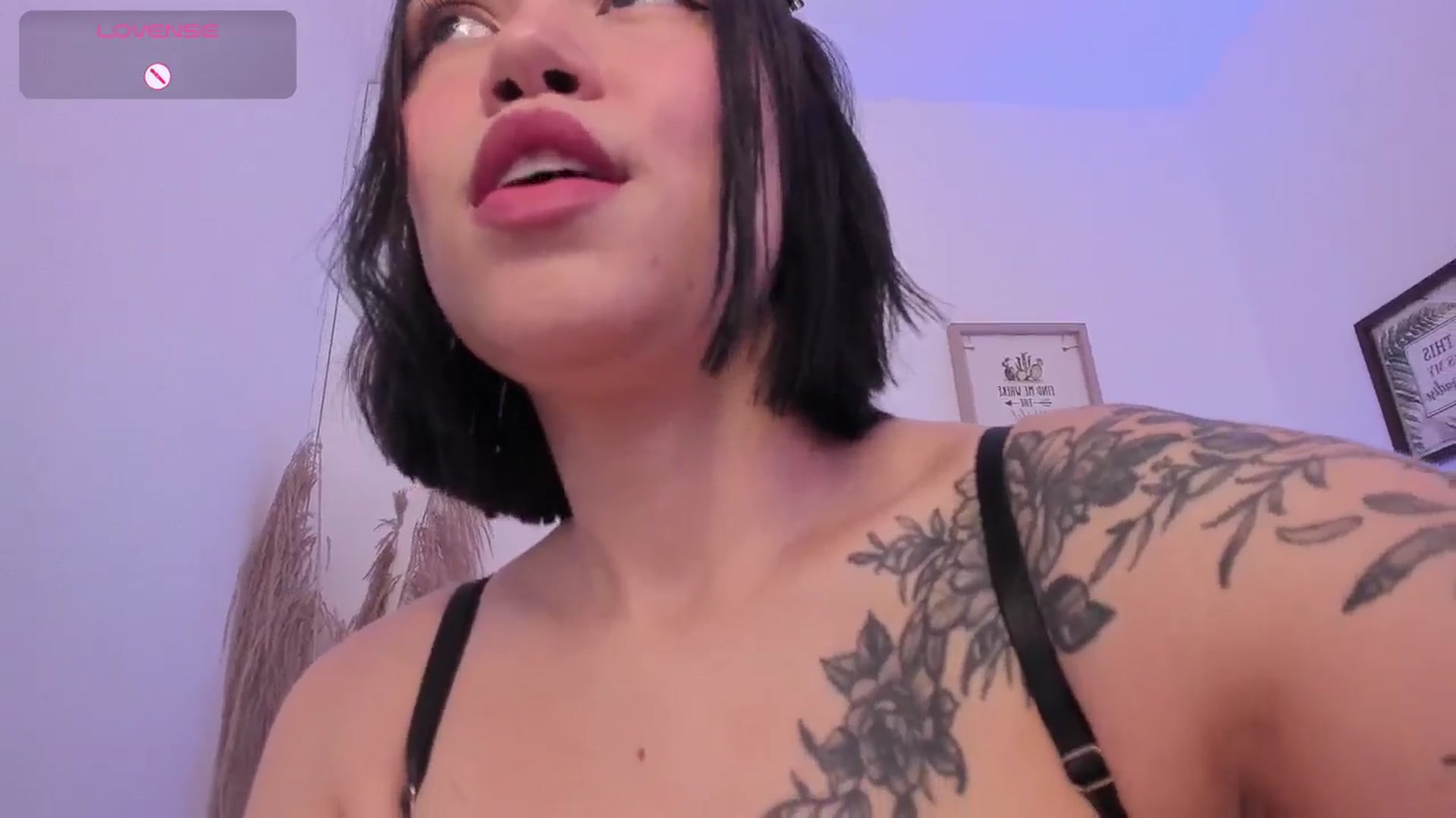 Gallery image thumbnail from angel_sweet9's myfreecams stream on, 01/08/2025, 15:17 image 8 of 20
