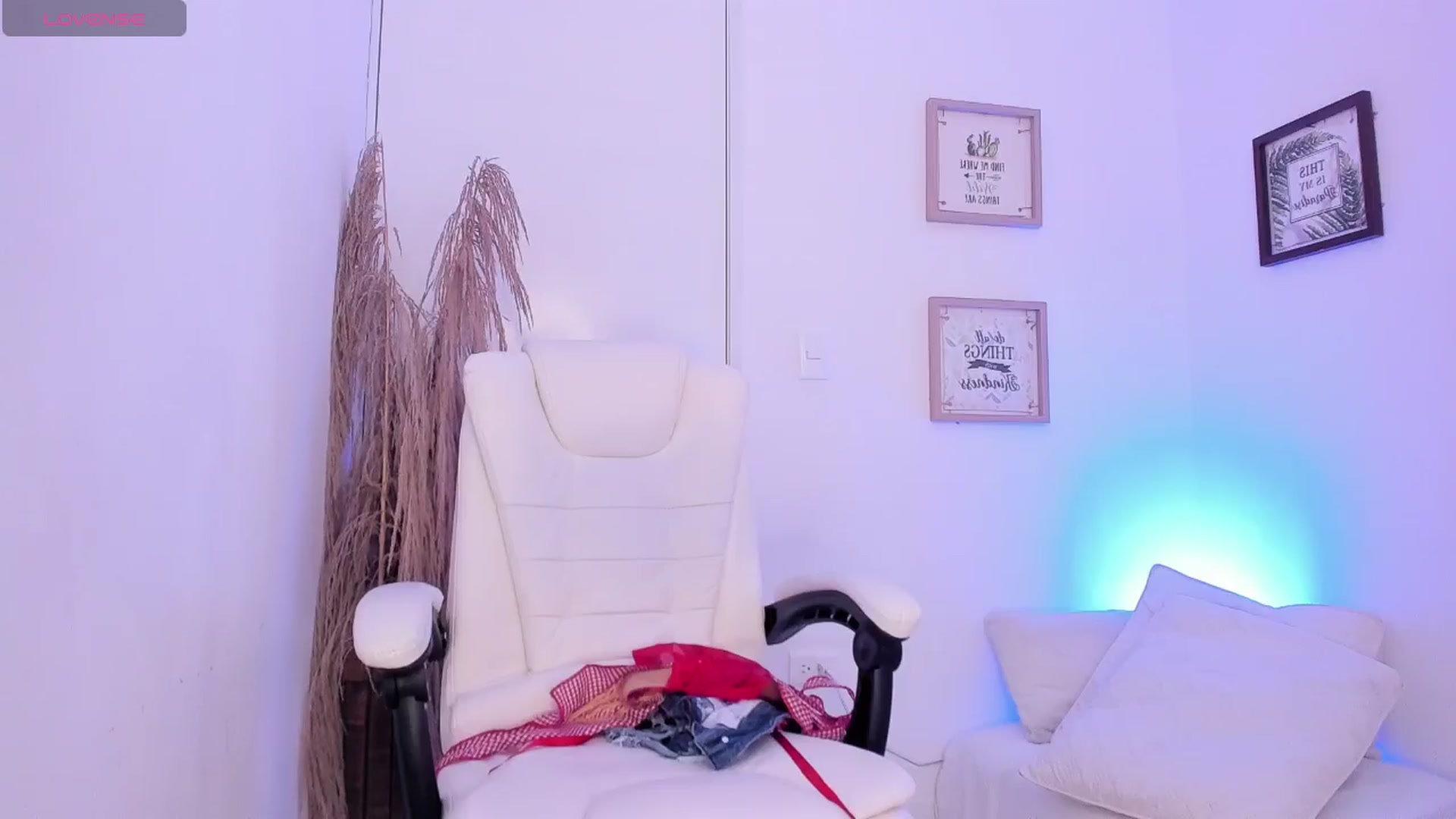 Gallery image thumbnail from angel_sweet9's myfreecams stream on, 01/10/2025, 14:51 image 15 of 20