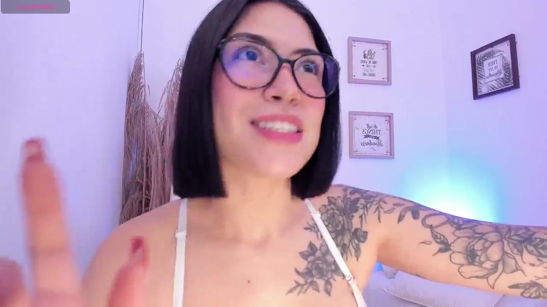 Gallery image thumbnail from angel_sweet9's myfreecams stream on, 01/10/2025, 14:51 image 14 of 20