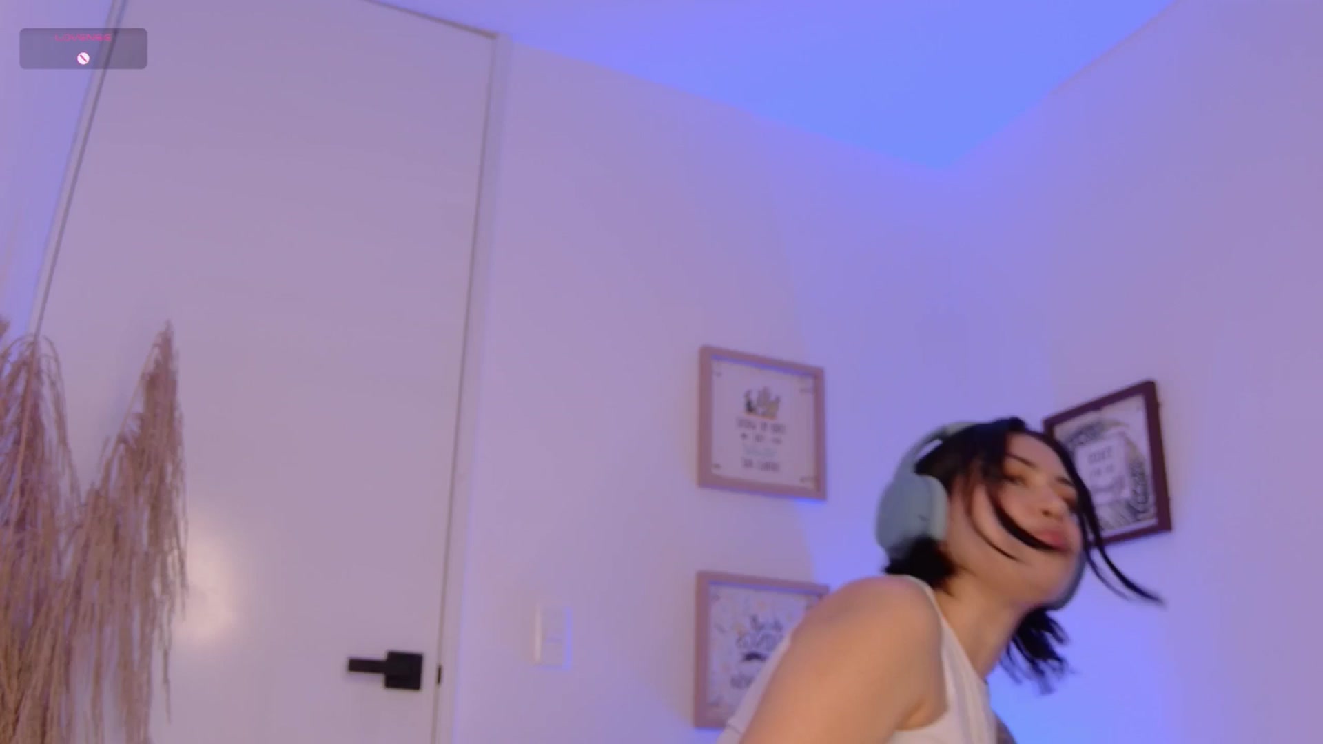 Gallery image thumbnail from angel_sweet9's myfreecams stream on, 02/01/2025, 22:49 image 9 of 20