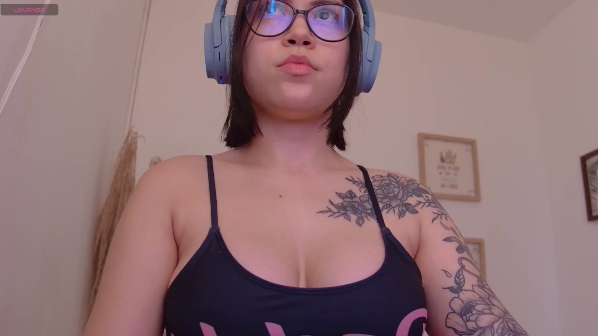 Gallery image thumbnail from angel_sweet9's myfreecams stream on, 02/08/2025, 18:25 image 4 of 20