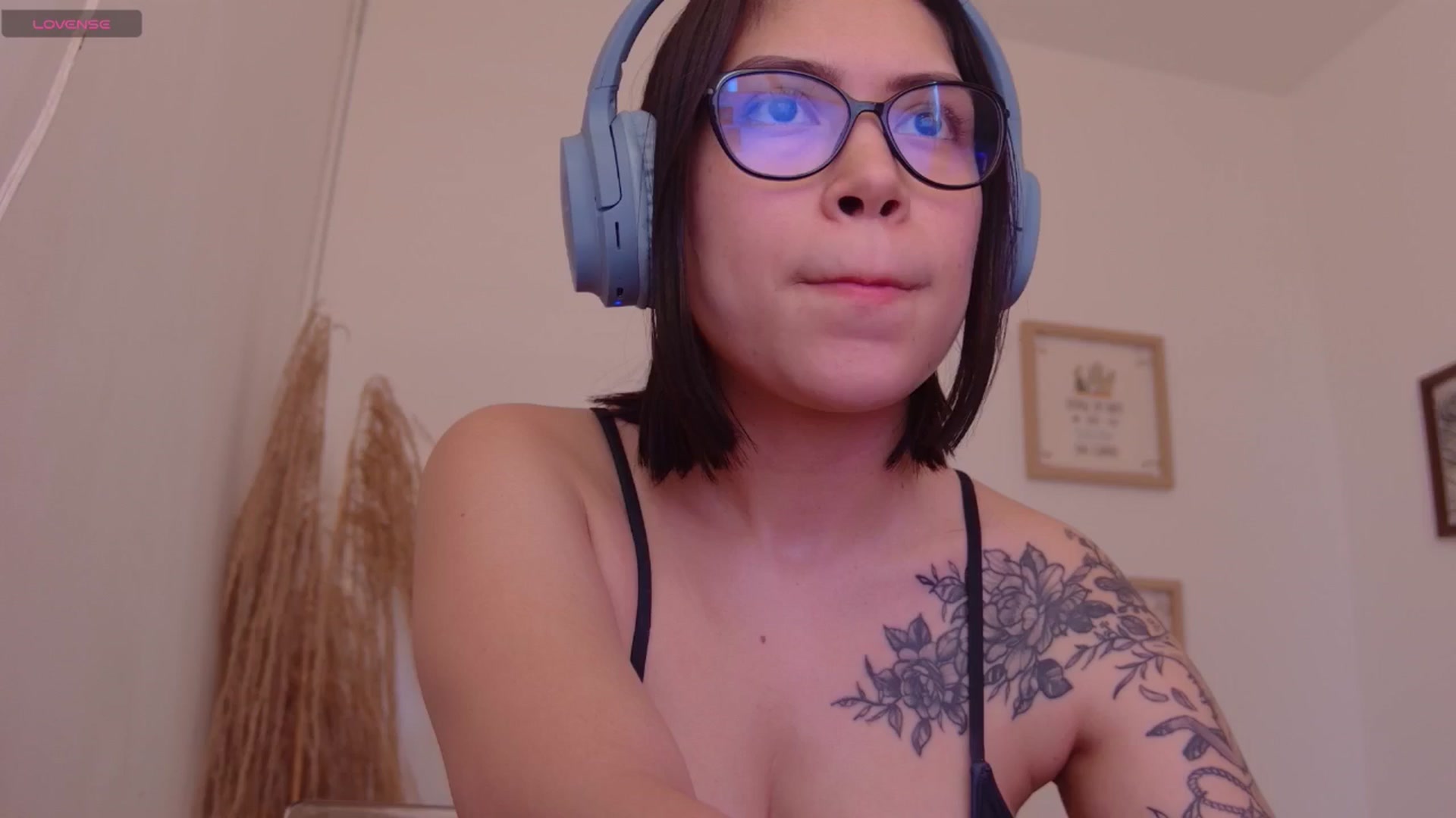 Gallery image thumbnail from angel_sweet9's myfreecams stream on, 02/08/2025, 18:25 image 13 of 20