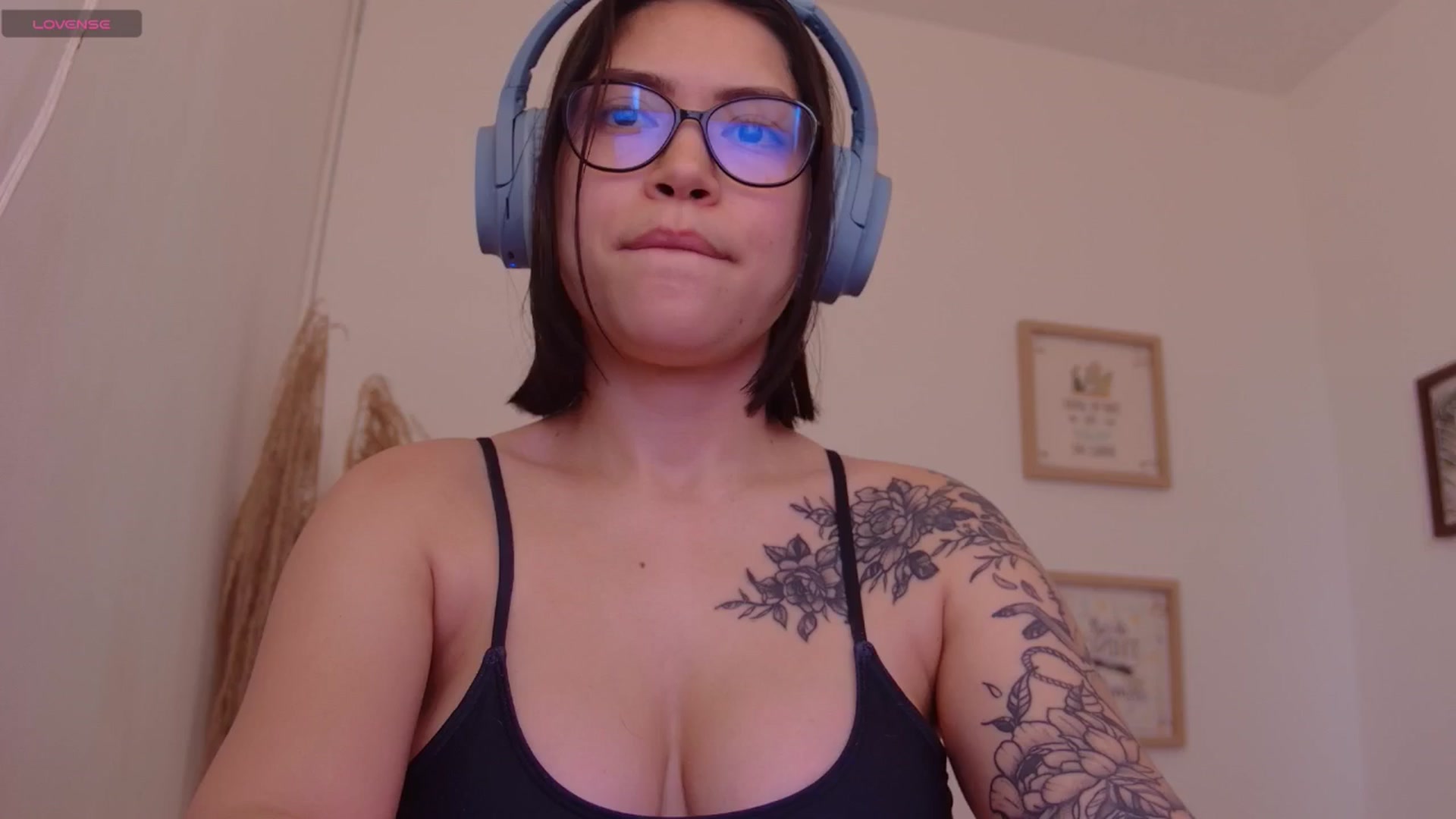 Gallery image thumbnail from angel_sweet9's myfreecams stream on, 02/08/2025, 18:25 image 7 of 20