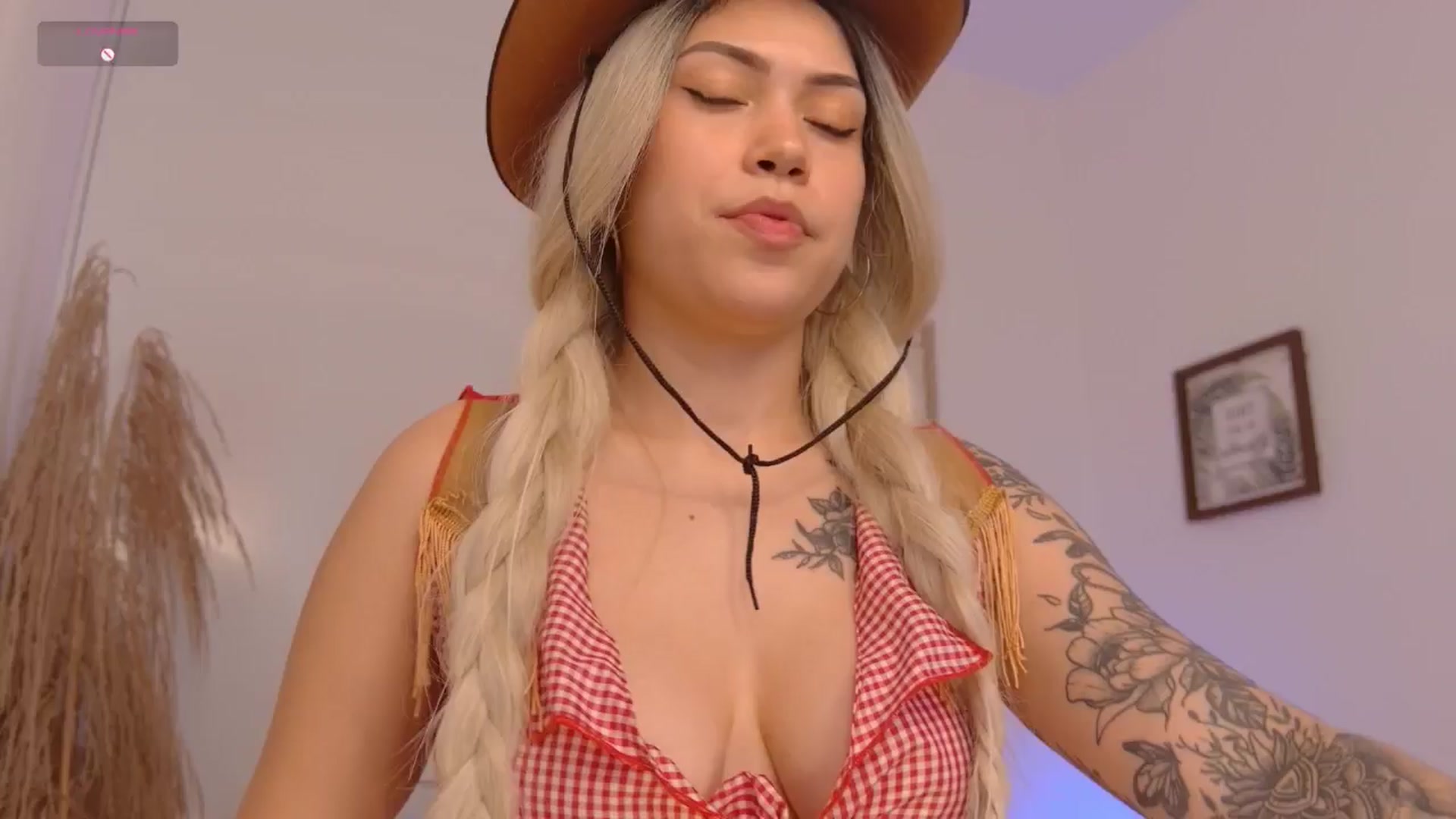 Gallery image thumbnail from angel_sweet9's myfreecams stream on, 02/13/2025, 18:22 image 1 of 20