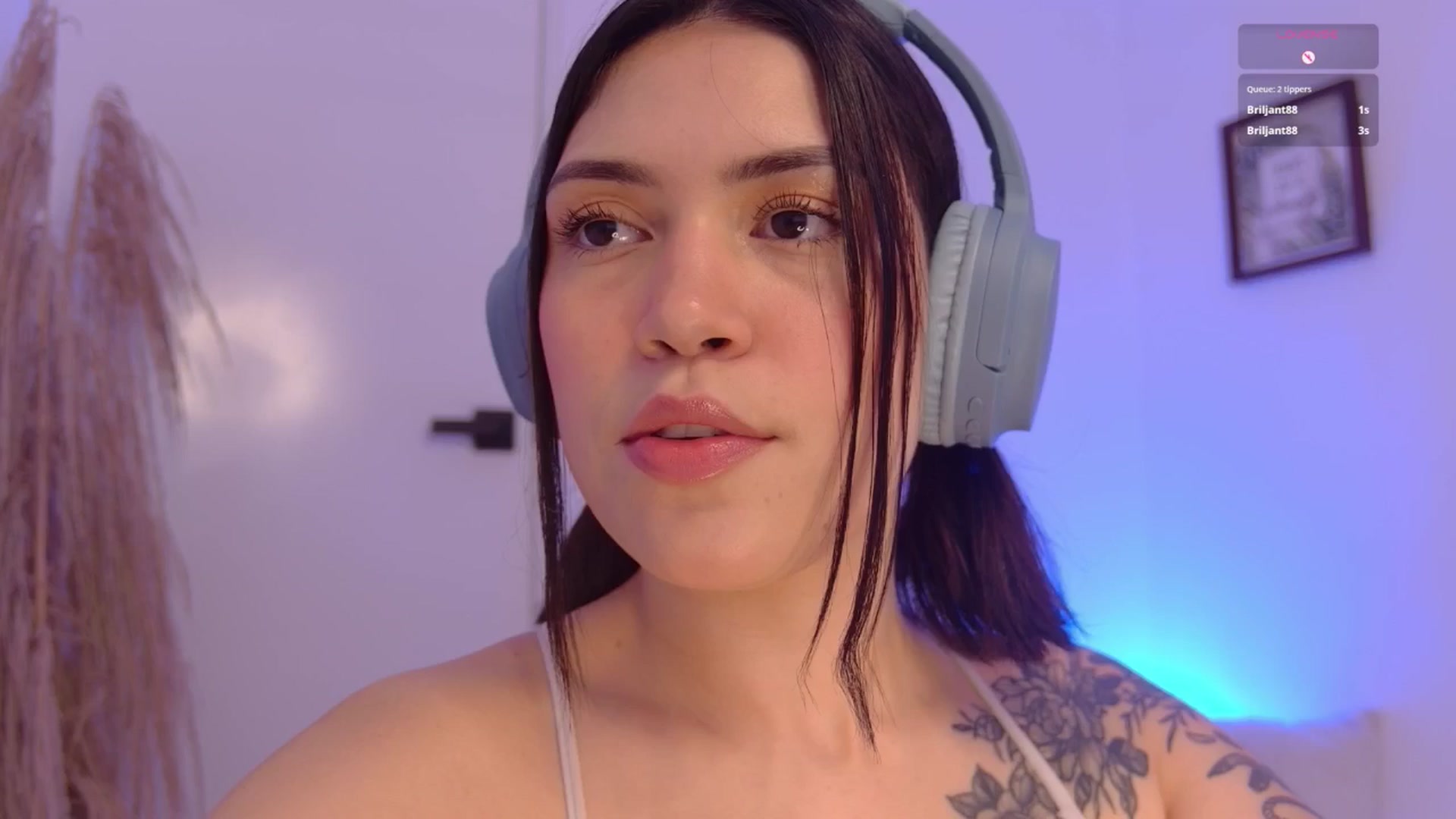 Gallery image thumbnail from angel_sweet9's myfreecams stream on, 03/17/2025, 13:39 image 19 of 20
