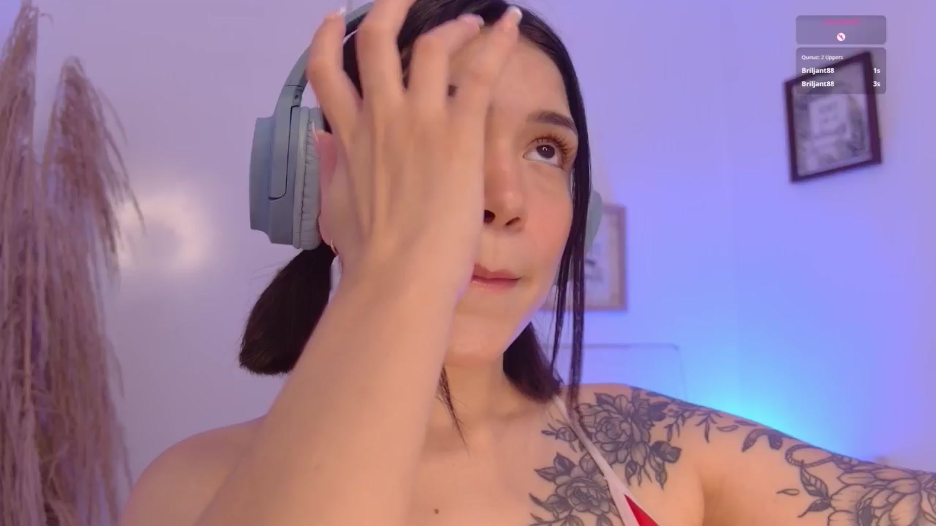Gallery image thumbnail from angel_sweet9's myfreecams stream on, 03/17/2025, 13:39 image 17 of 20